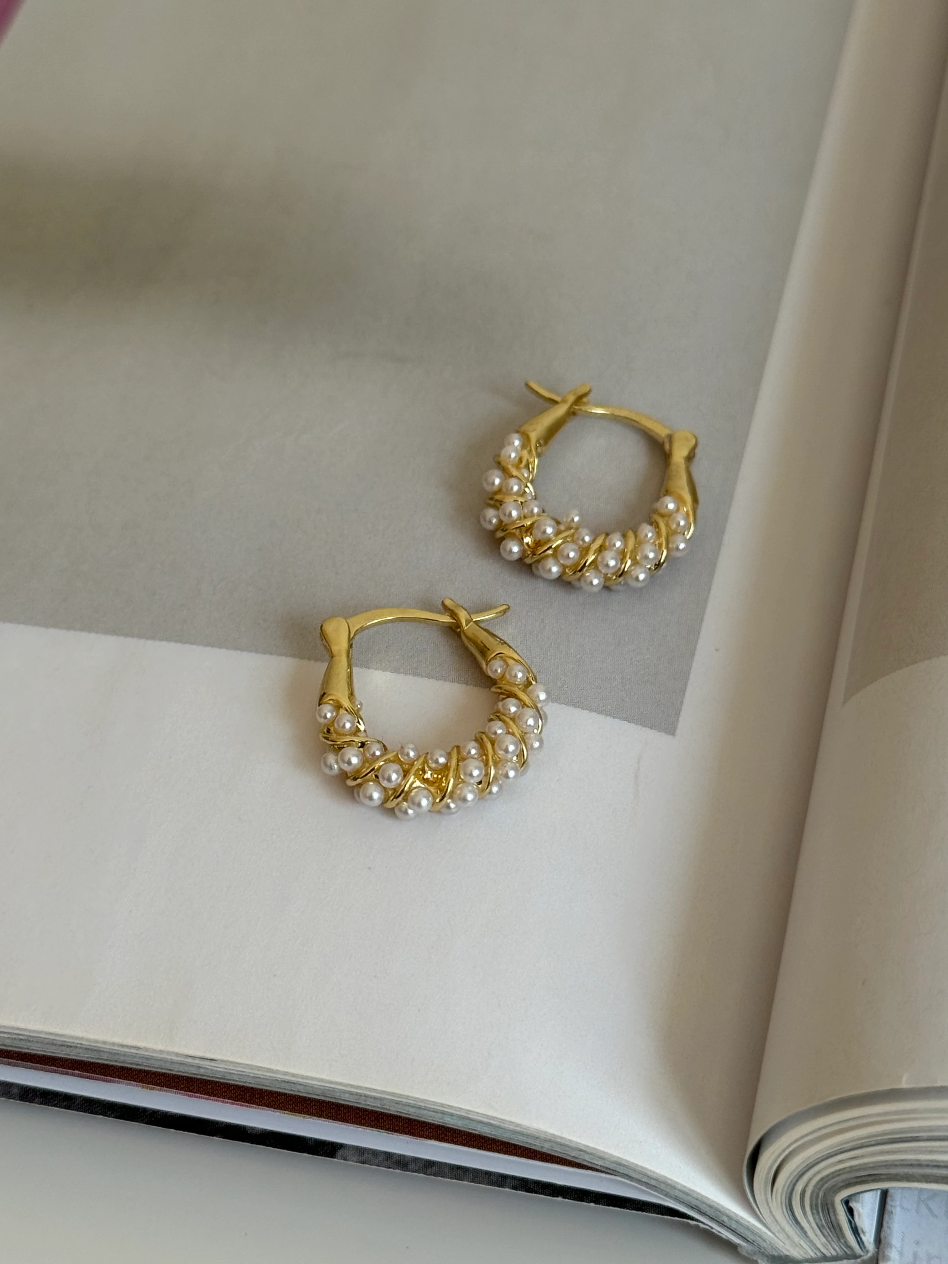 Gold Rengi İncili Burgu Model Kadın Küpe