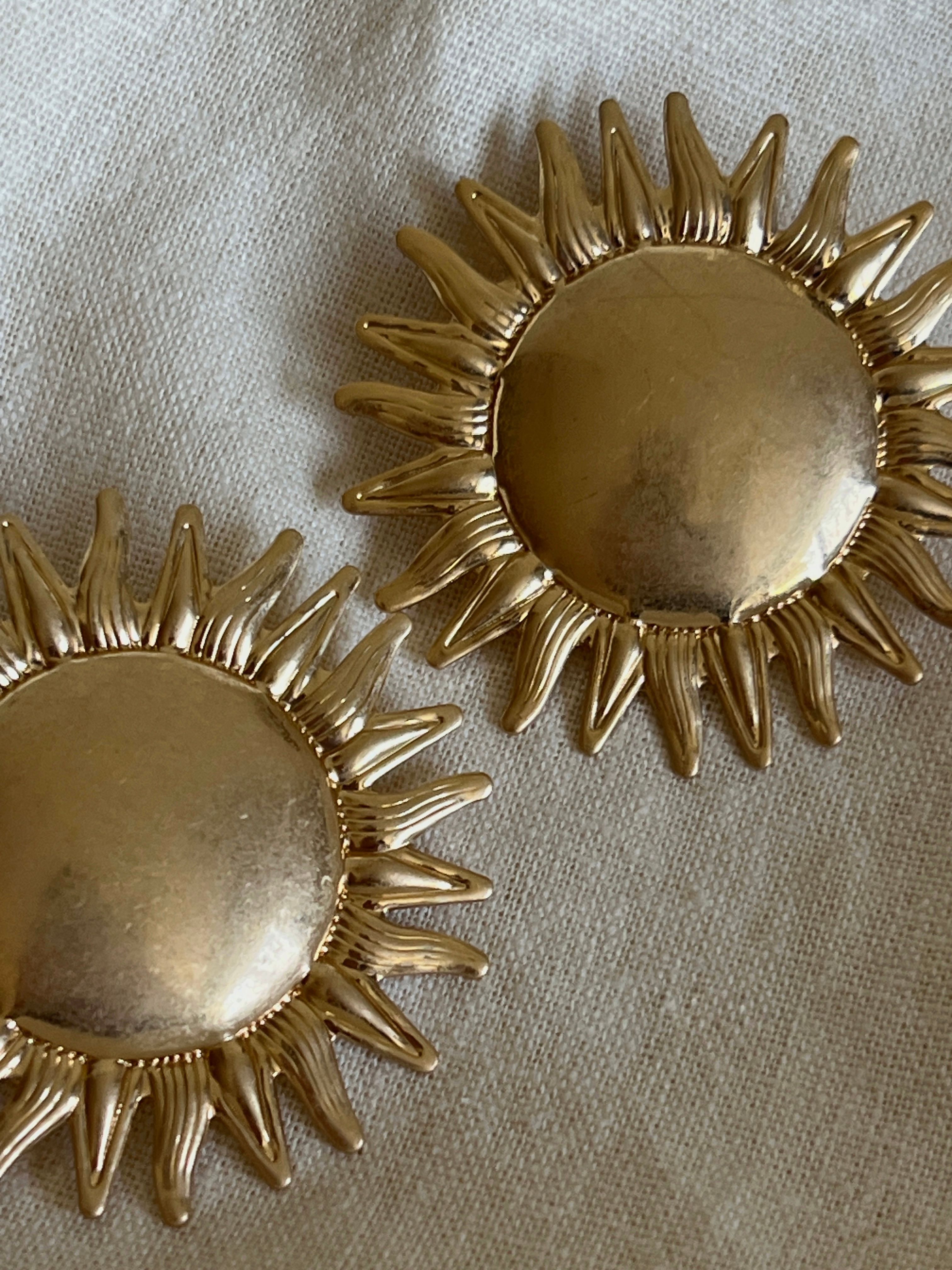 Gold Rengi Güneş Figürlü Kadın Küpe