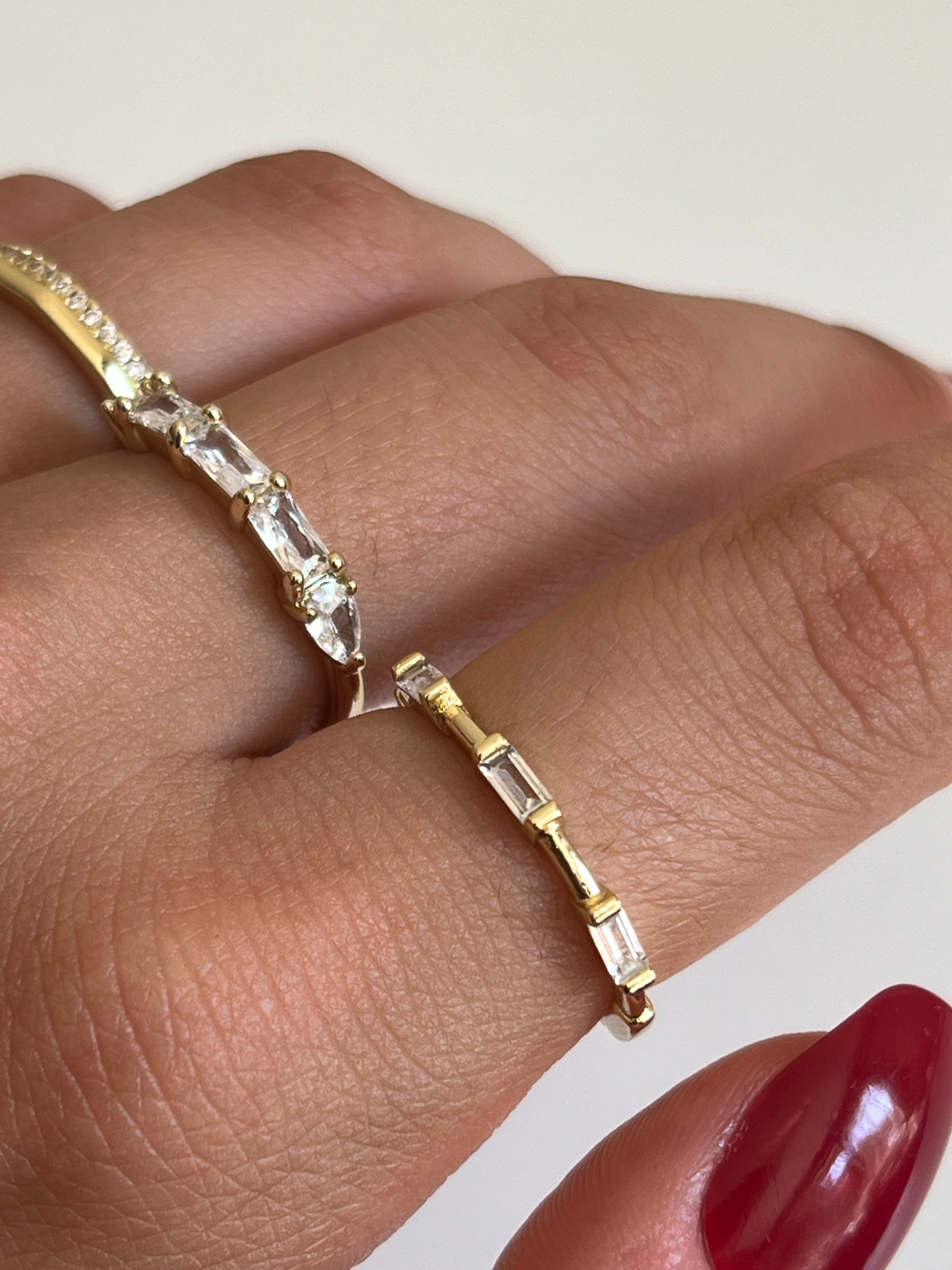 Gold Rengi Üç Baget Taşlı Kadın Yüzük