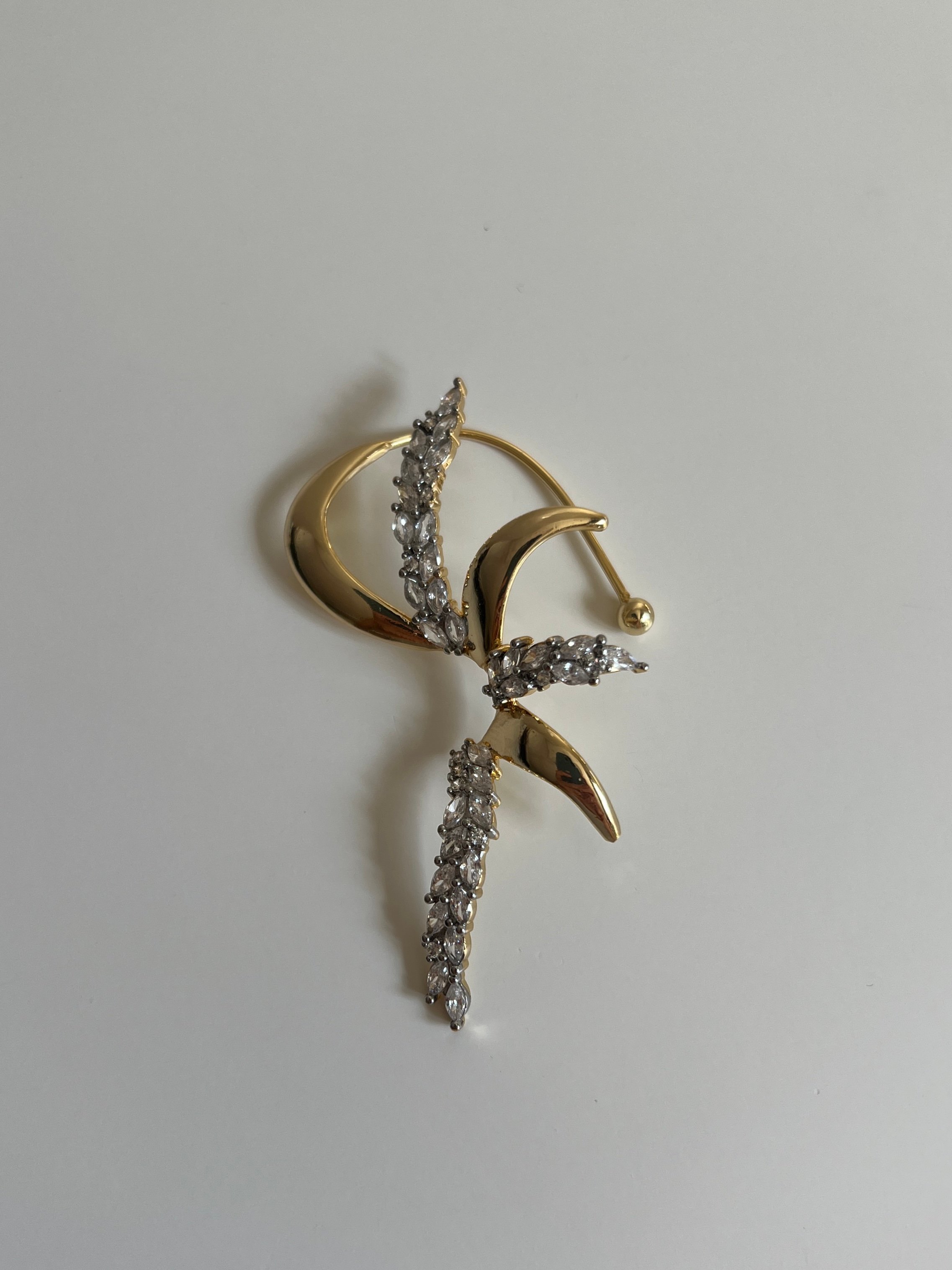 Gold Rengi Damla Zirkon Taşlı Yaprak Model Kadın Kıkırdak Küpe