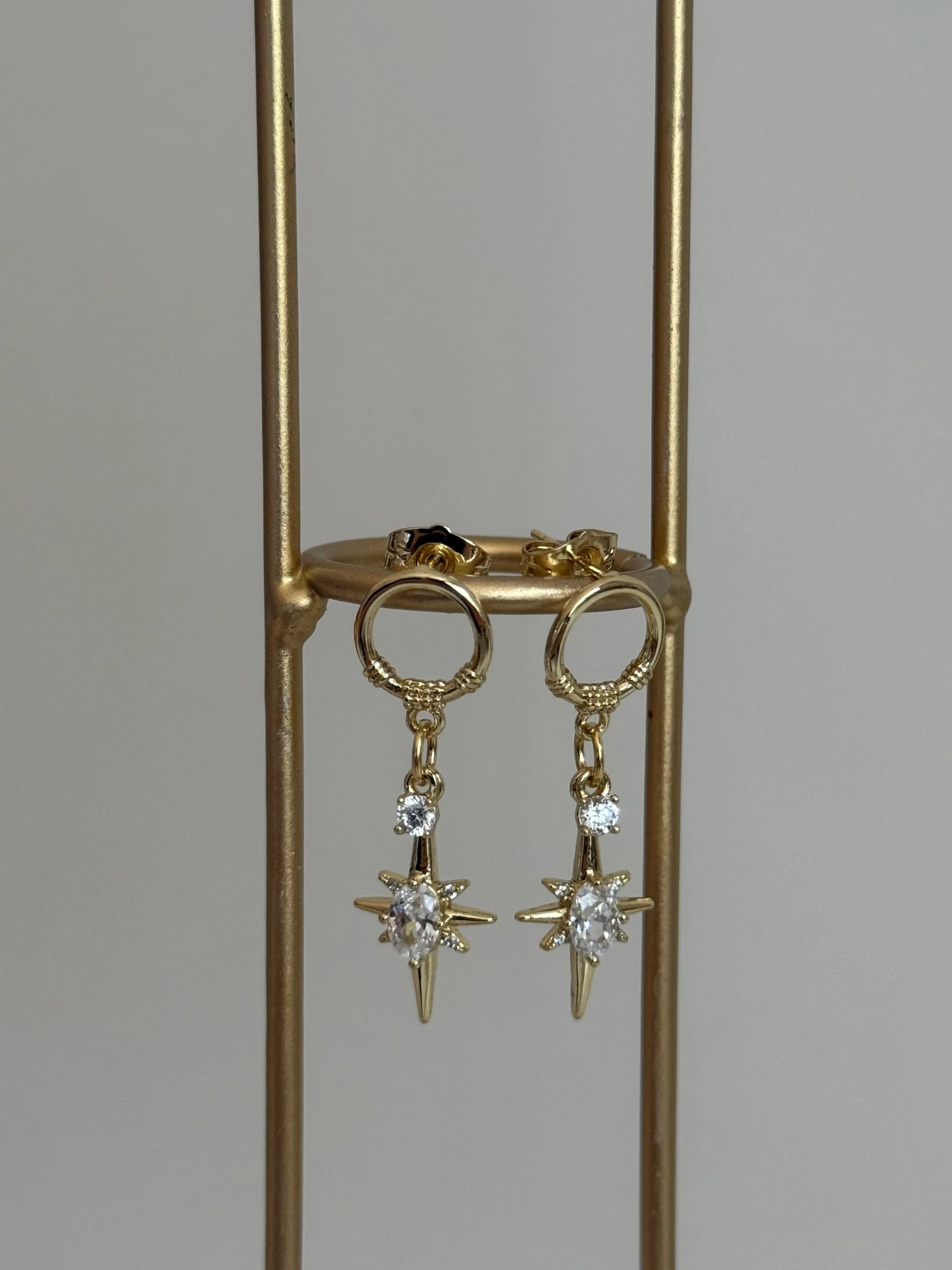 Gold Rengi Damla Taş Detaylı Kutup Yıldızı Sallantılı Xupıng Kadın Küpe