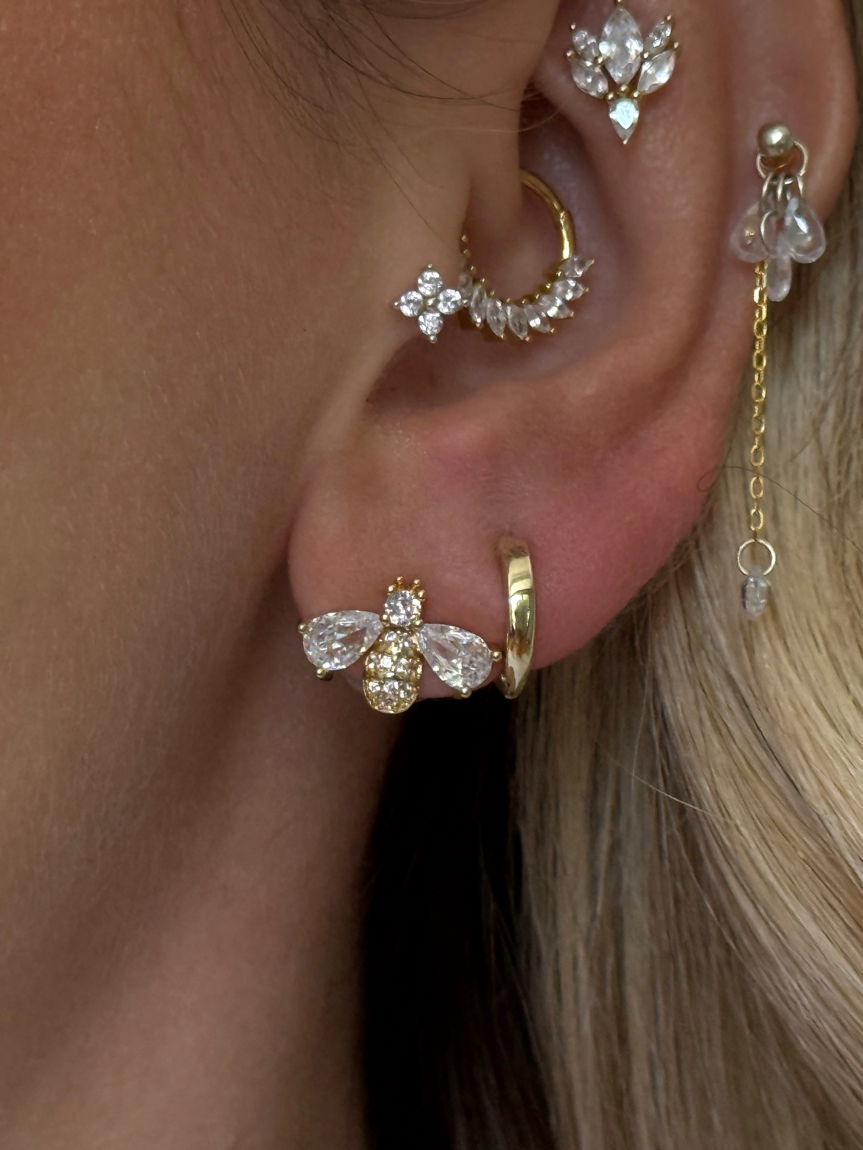 Gold Rengi Damla Taşlı Arı Model Kadın Küpe