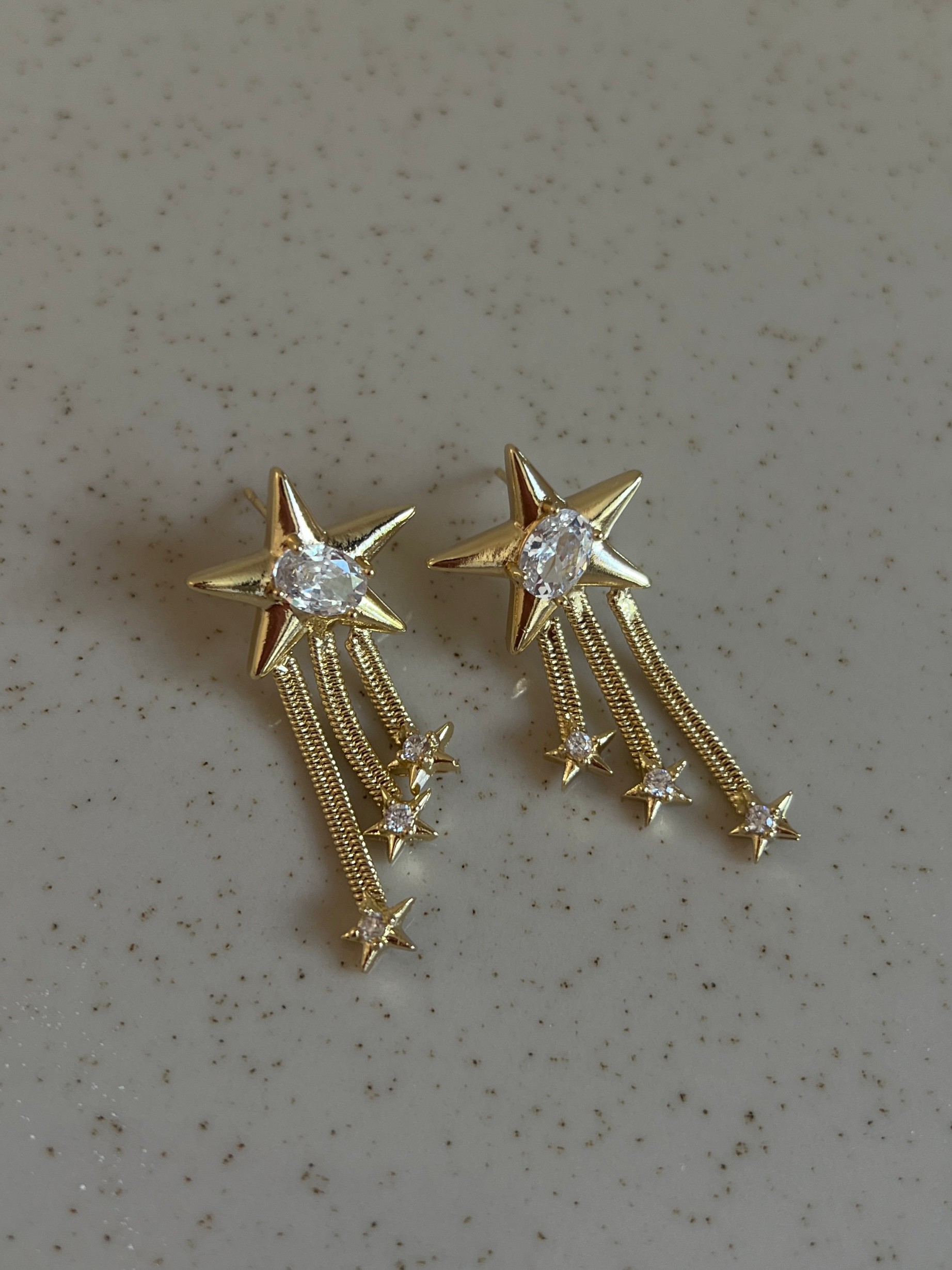 Zirkon Taşlı Yıldız Model Sallantılı Kadın Küpe