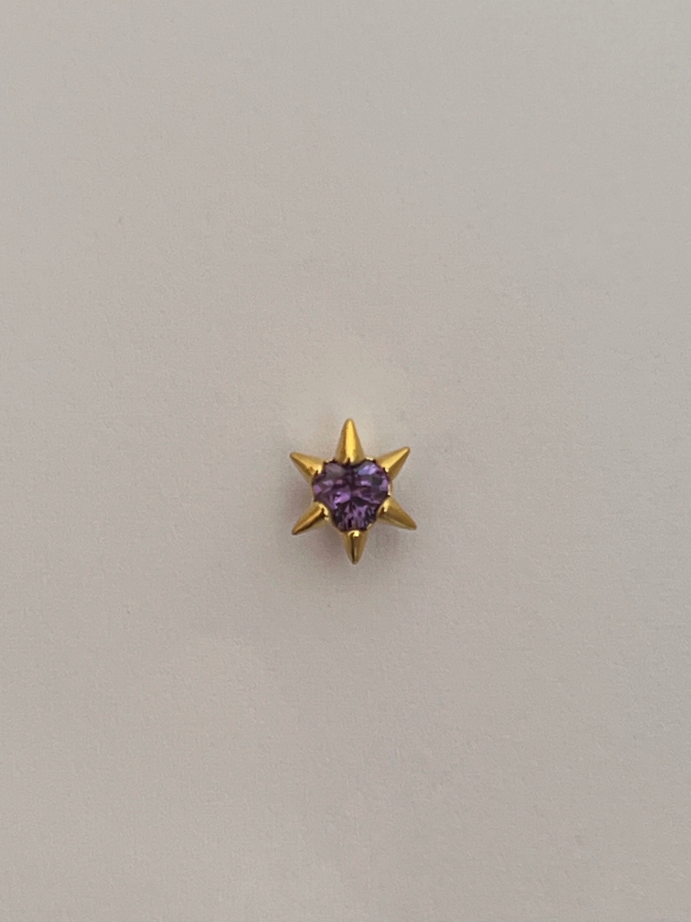 Gold Rengi Mor Zirkon Taşlı Kalp Figürlü Çivili Model Kadın Piercing