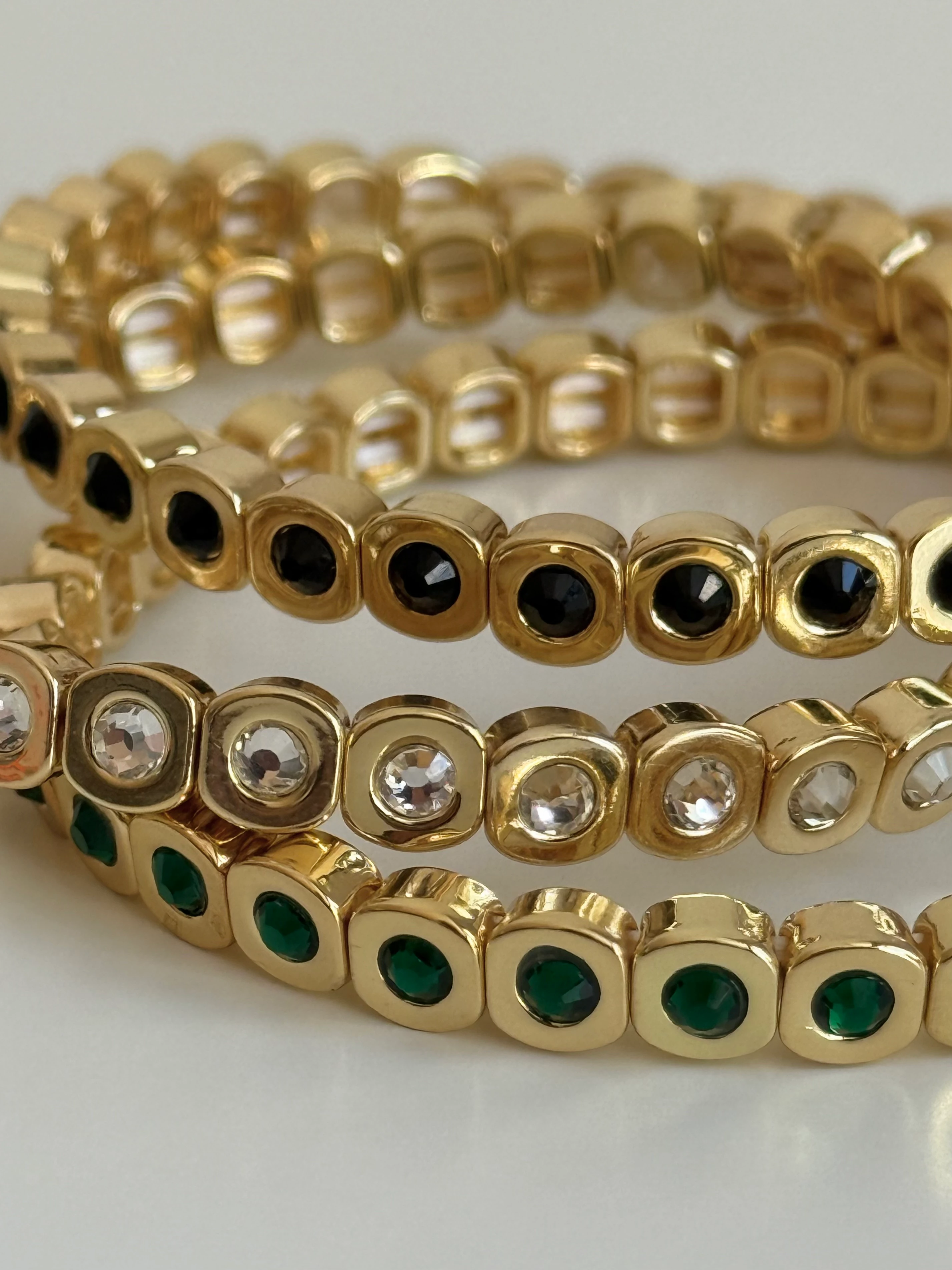 Gold Rengi Taş Detaylı Blok Model Kadın Bileklik