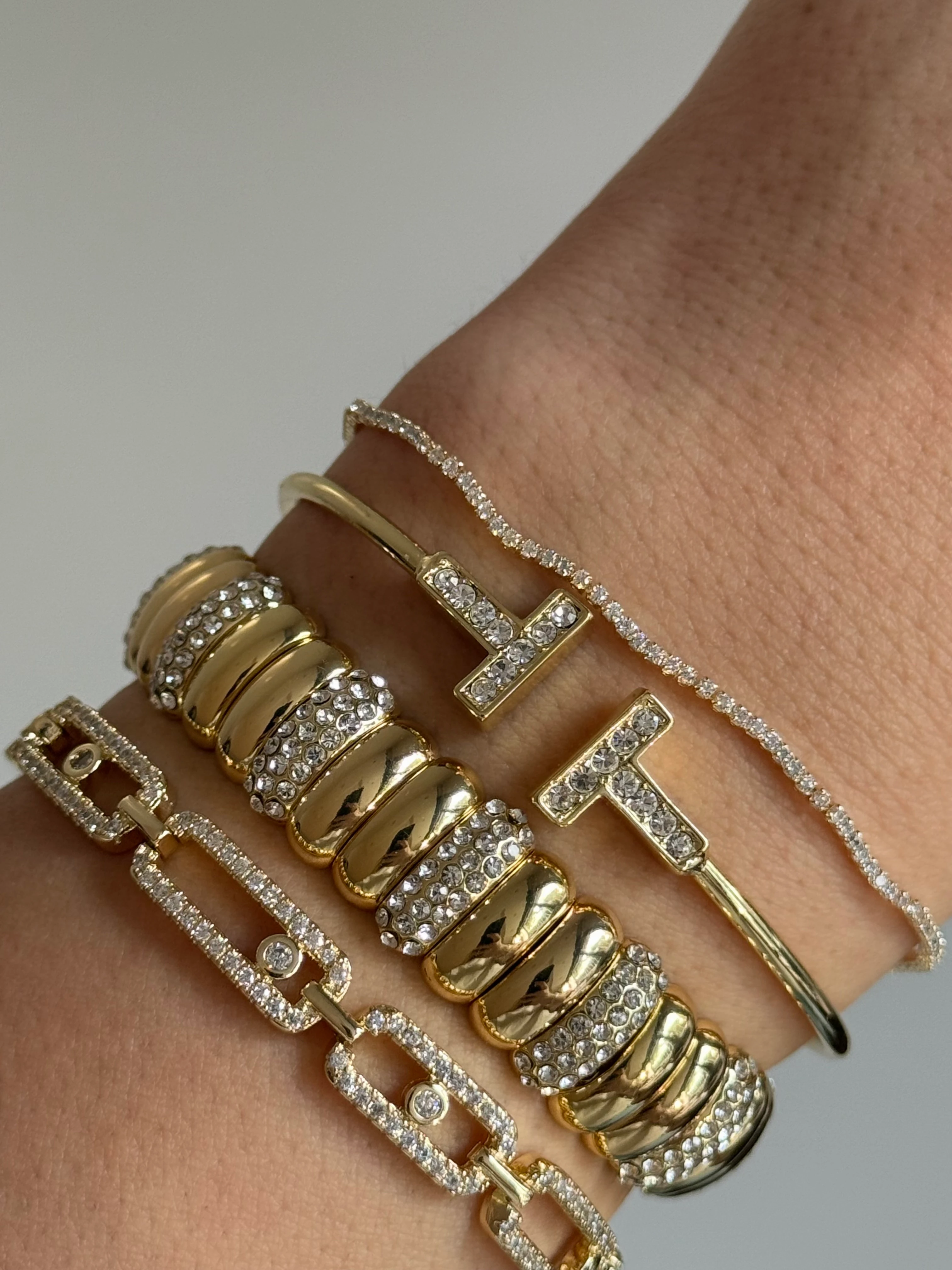 Gold Rengi Zirkon Taşlı Kadın Kelepçe Bileklik