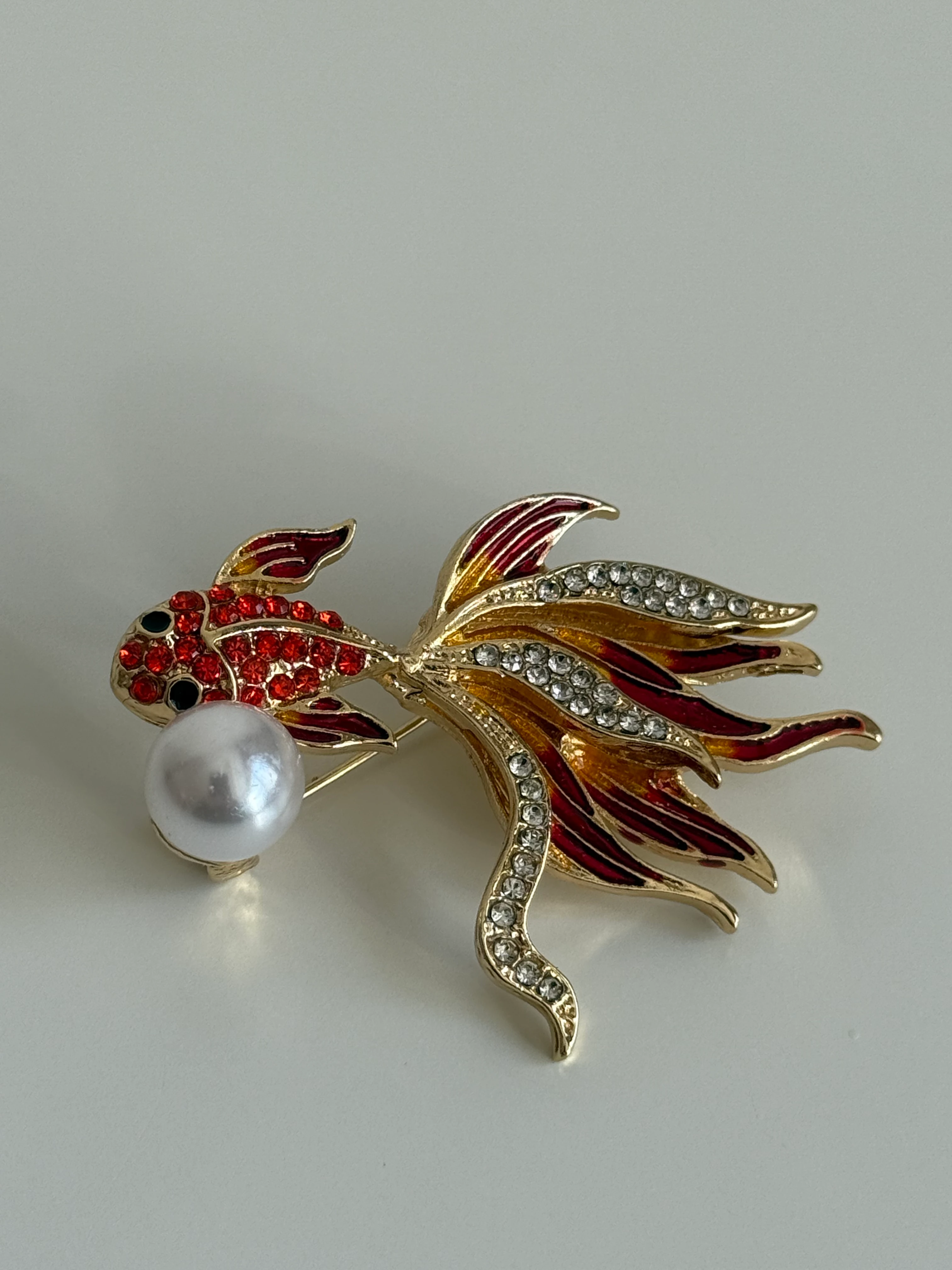 İnci Detaylı Balık Figür Broş
