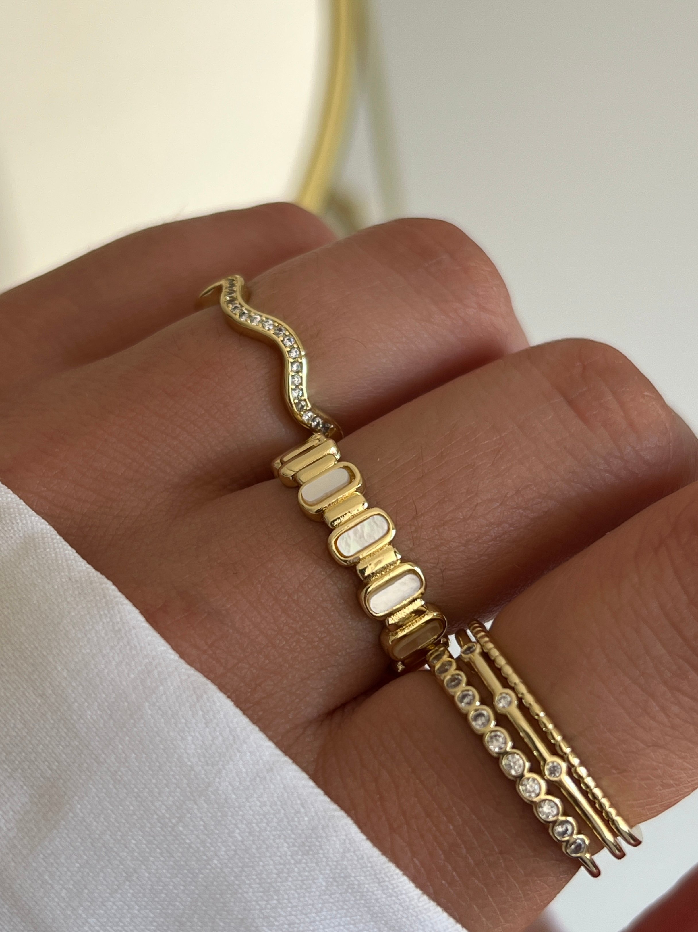 Gold Rengi Sedef Taşlı Kadın Yüzük