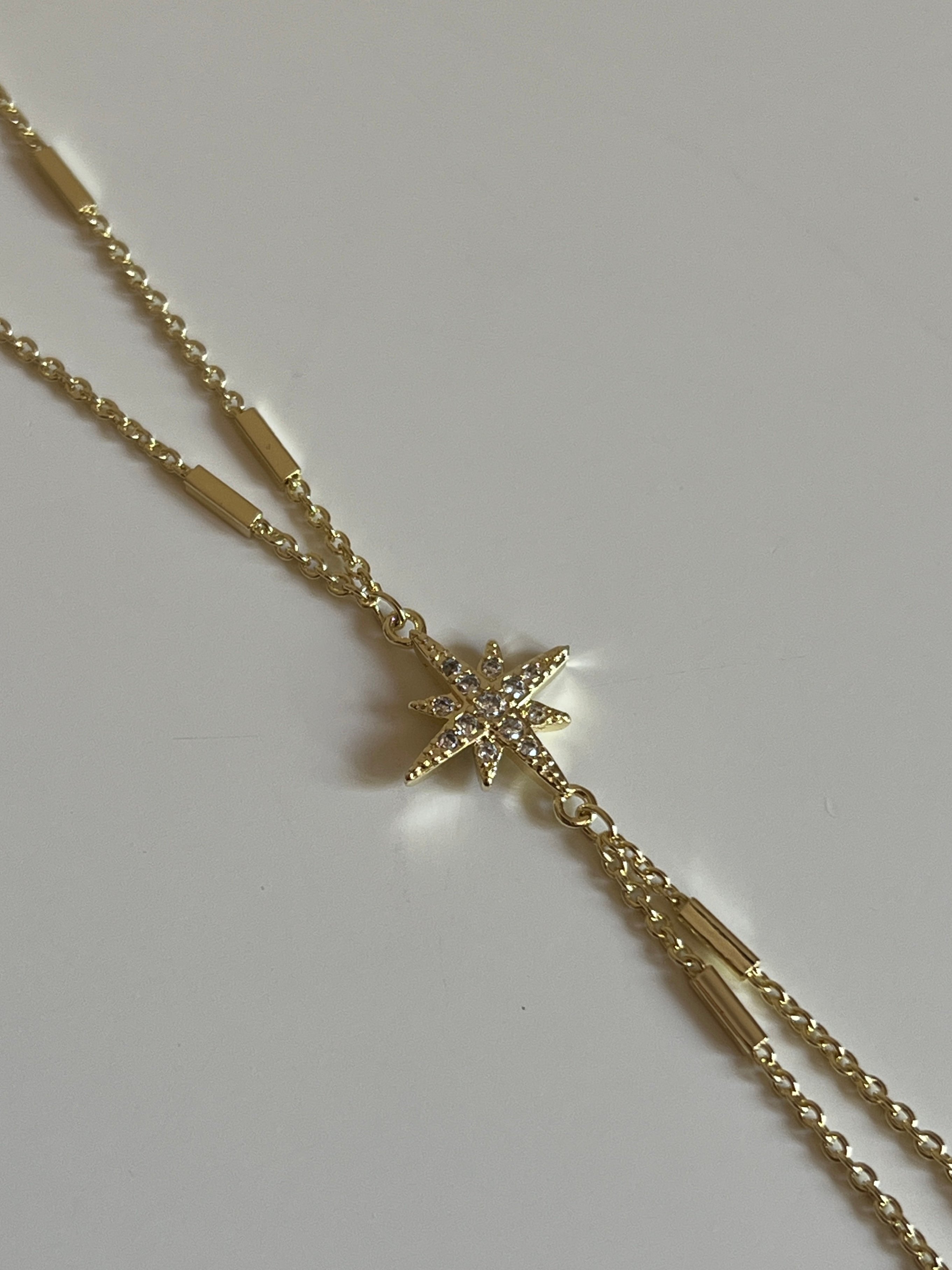 Gold Rengi Zirkon Taşlı Kutup Yıldızı Model Çubuklu Zincir Kadın Şahmeran