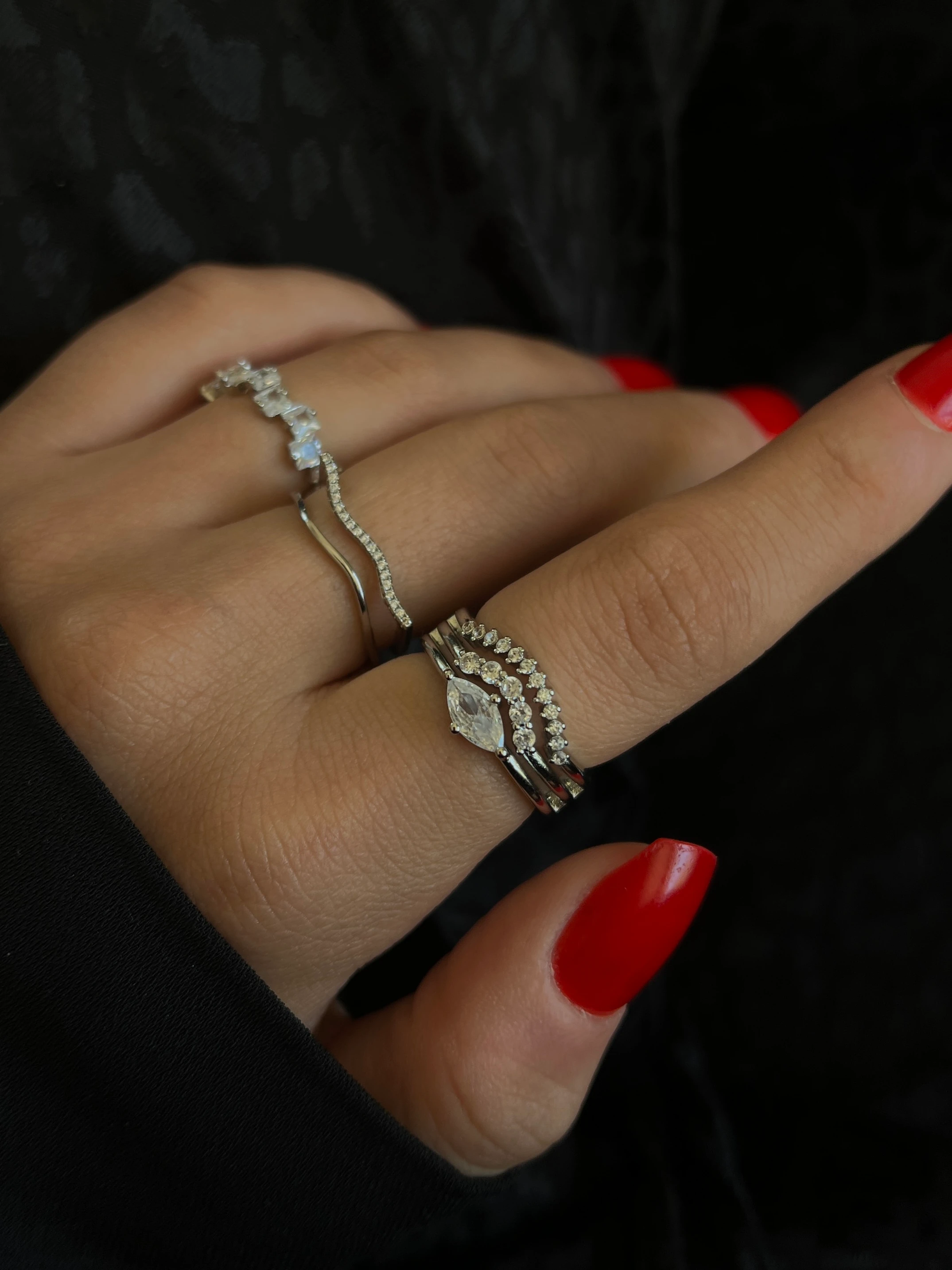 Üç Sıra Zirkon Taşlı Kadın Yüzük