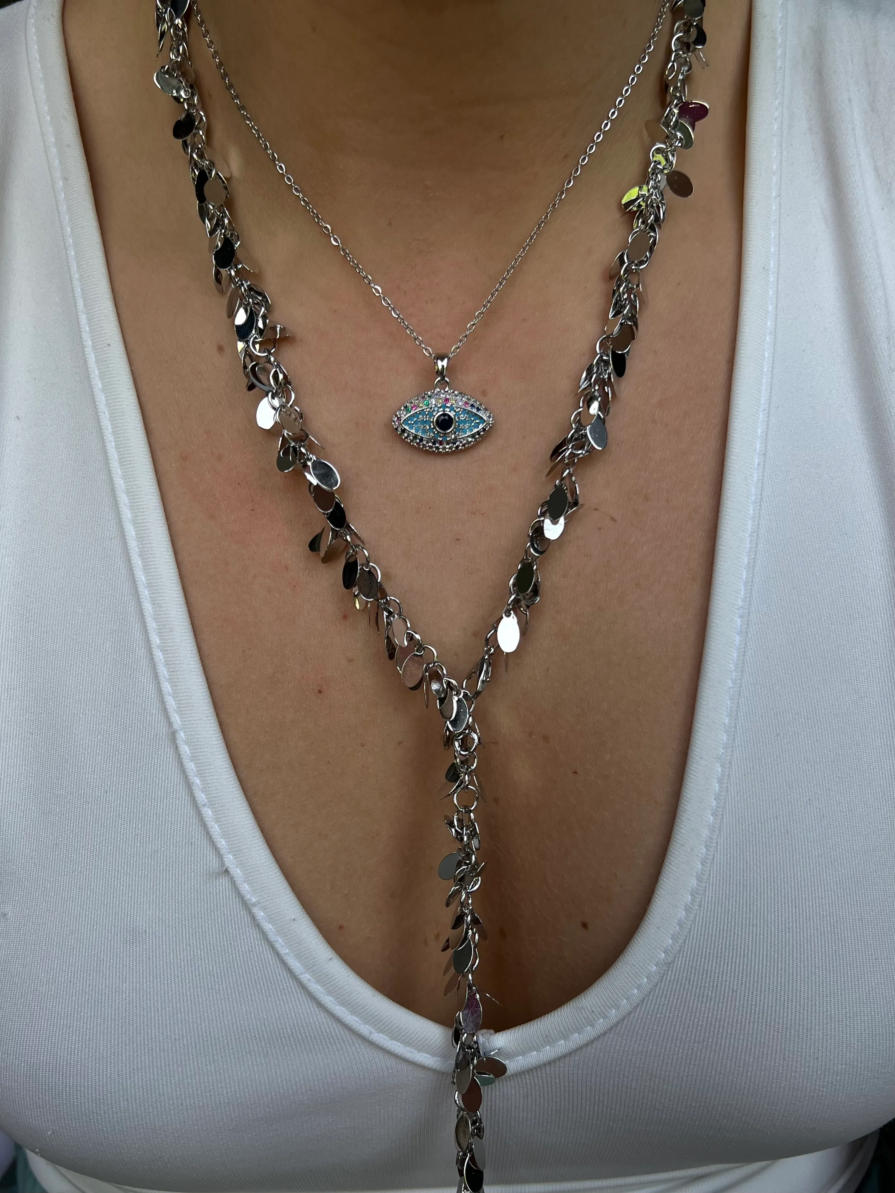 Pullu Uzun Kadın Kolye