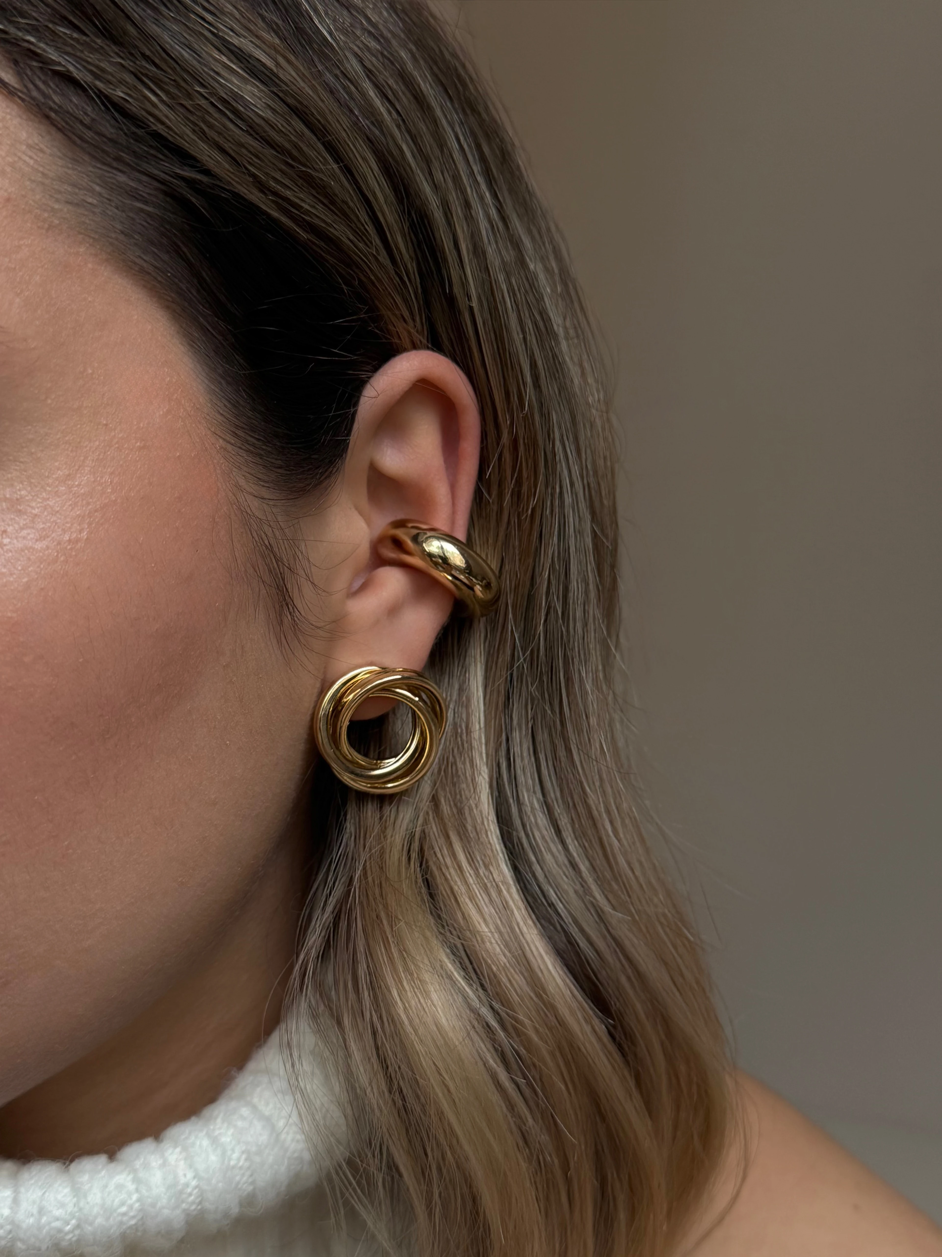 Büyük İnce Sarmal Model Kadın Küpe