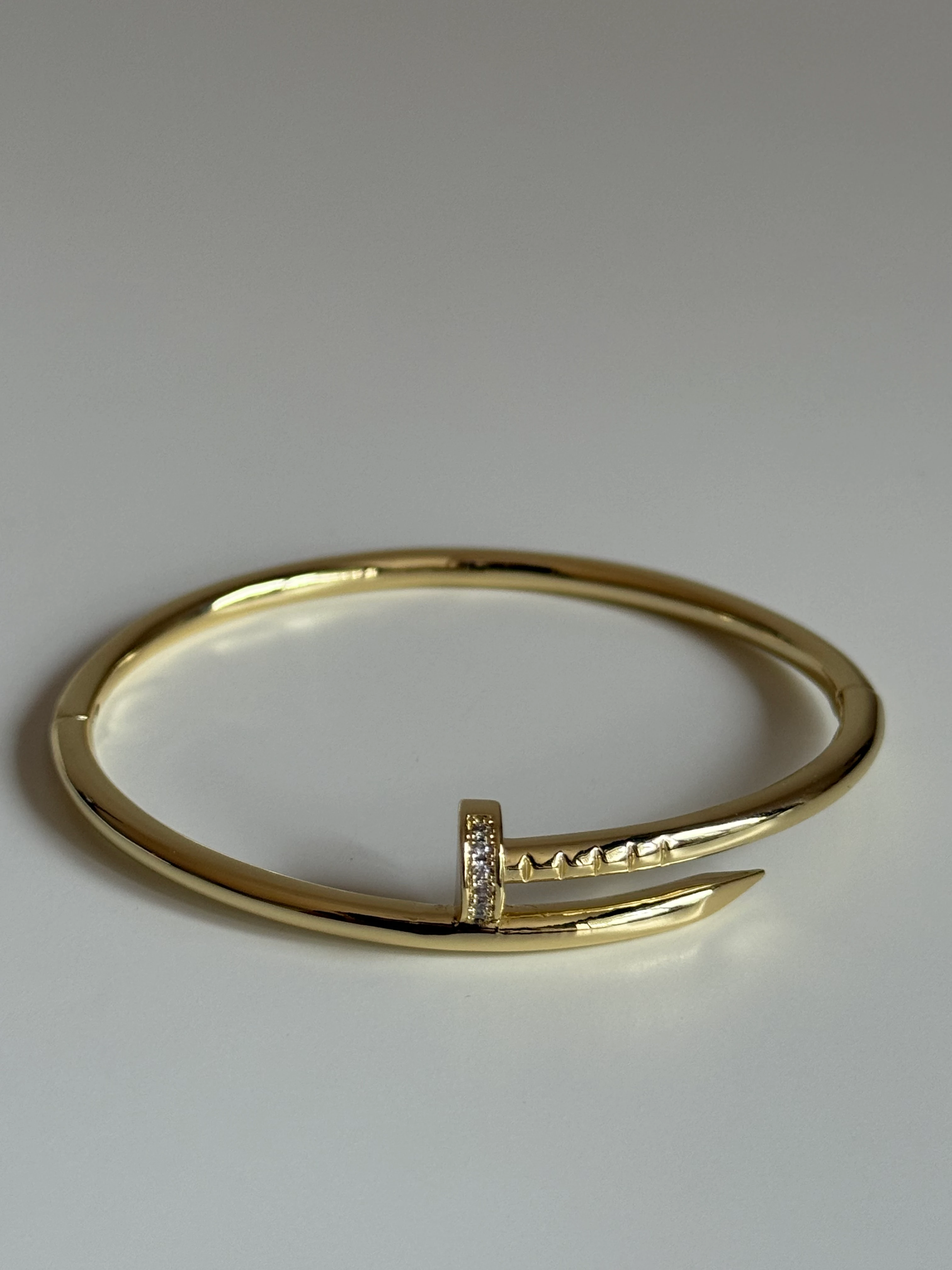 Çivi Model Kadın Kelepçe Bileklik