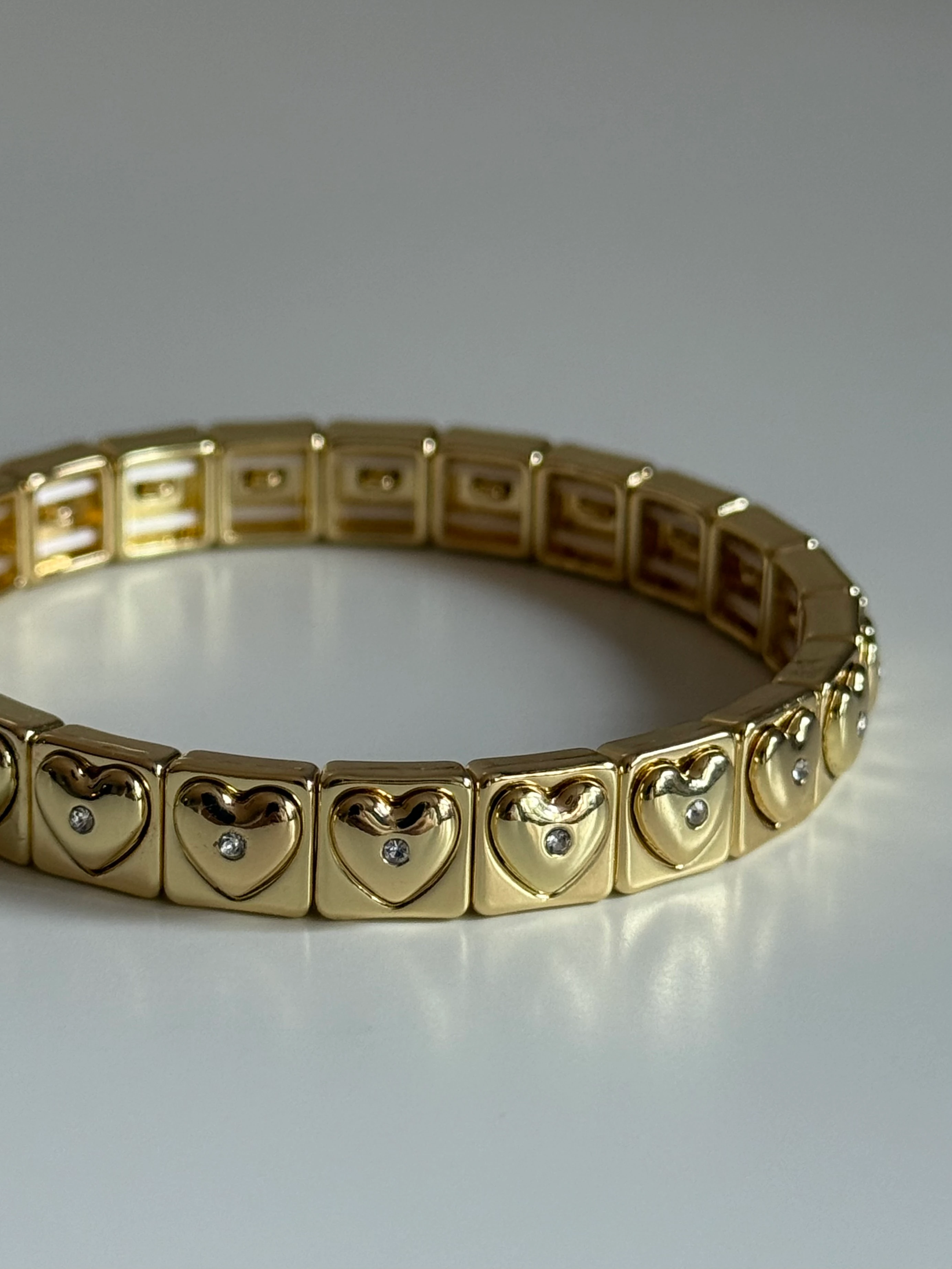 Gold Rengi Kalp Detaylı Kadın Bileklik