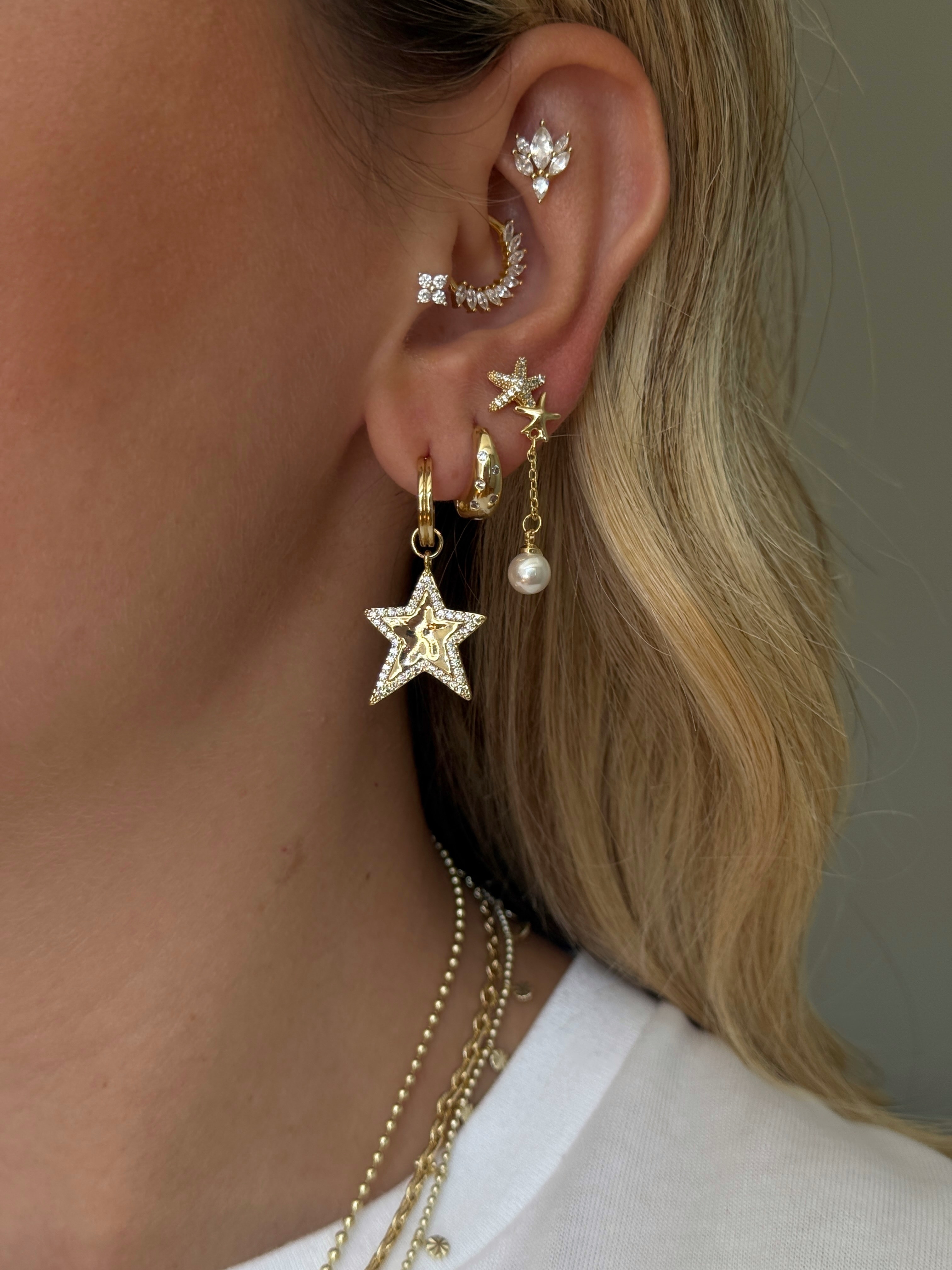 Gold Rengi Sallantılı Yıldız Model Kadın Küpe