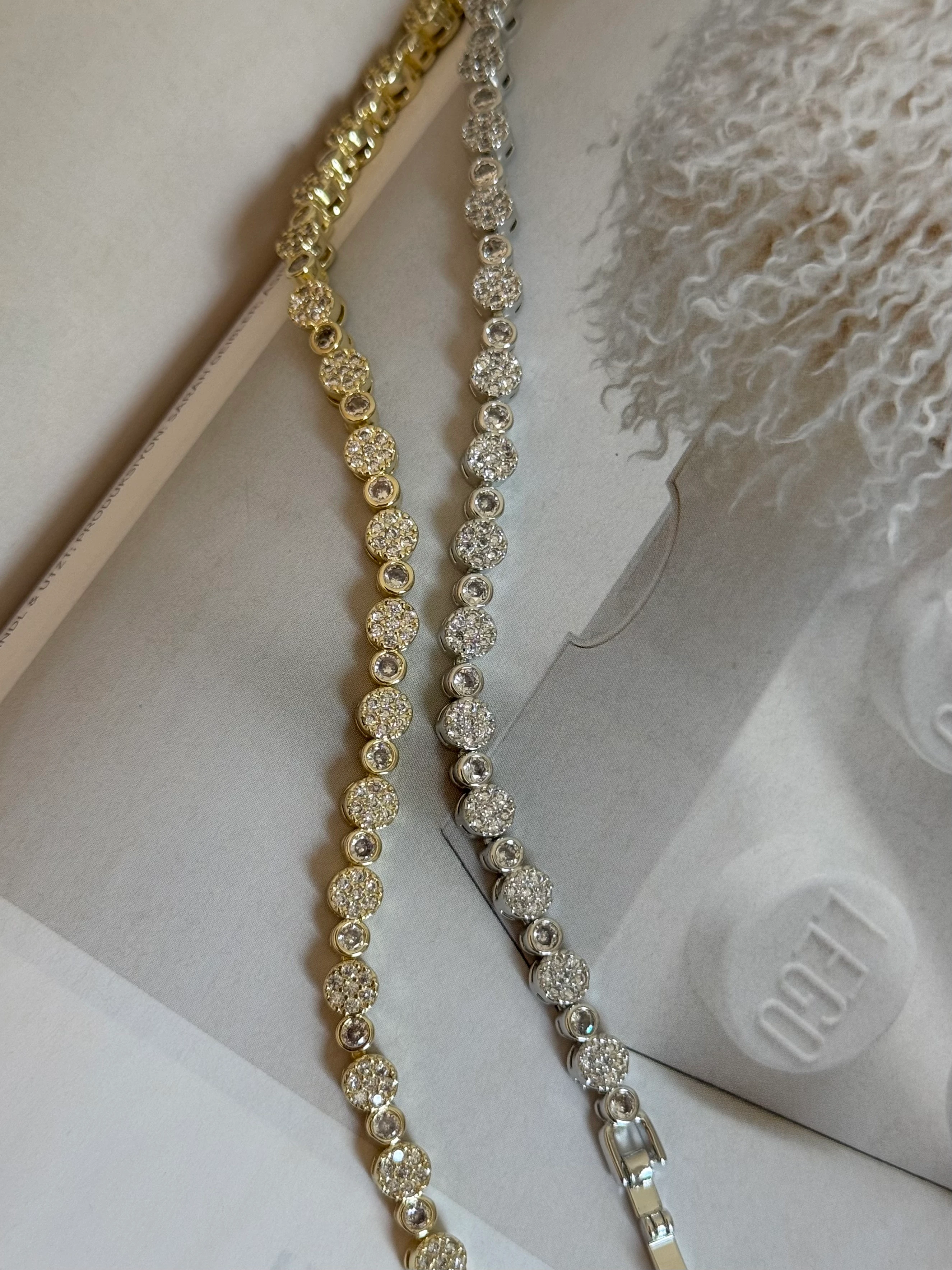 Yuvarlak Detay Kadın Bileklik