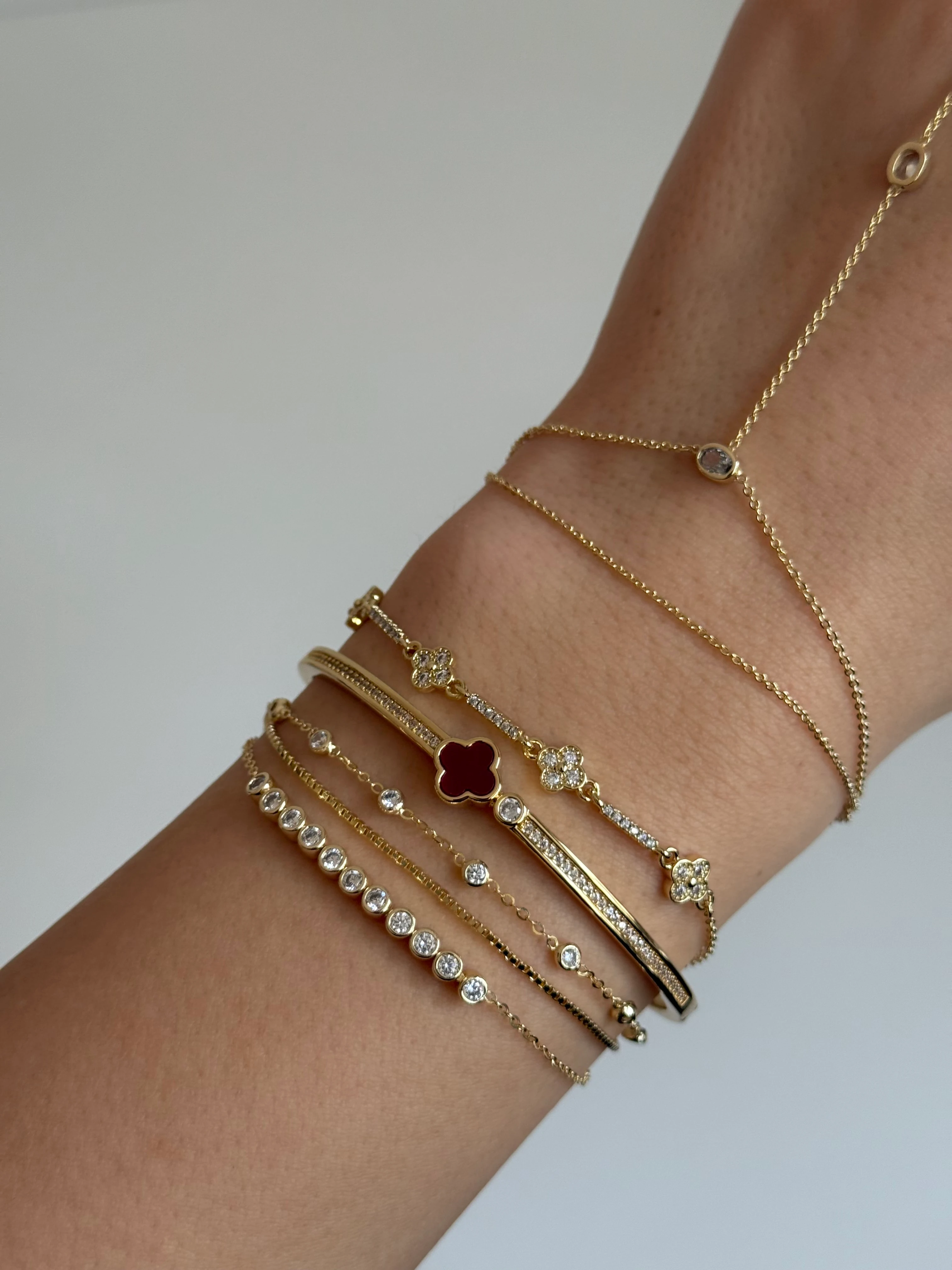 Gold Rengi Yonca Model Kelepçe Bileklik