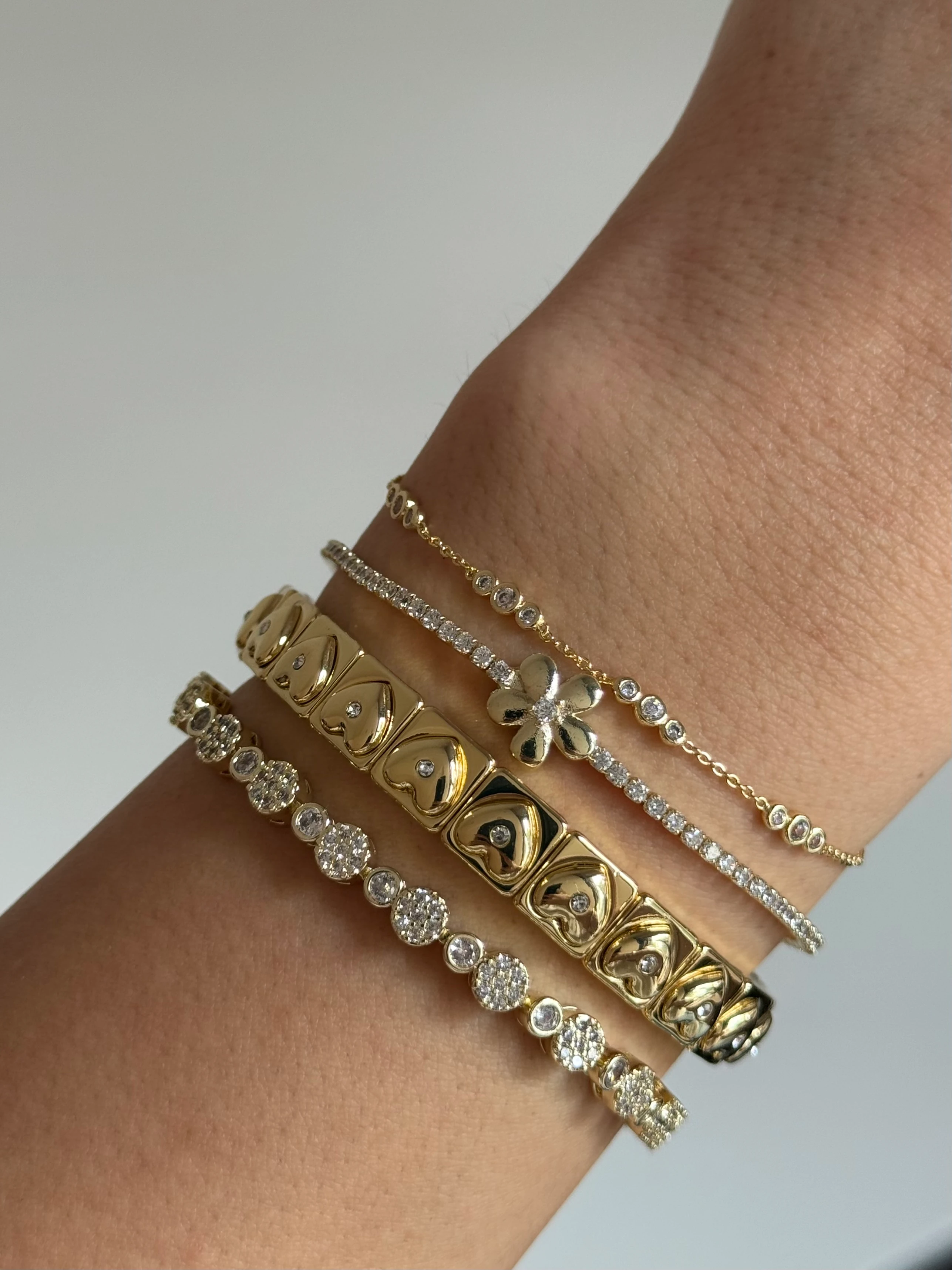 Taş Detaylı Çiçek Figür Su Yolu Kadın Bileklik