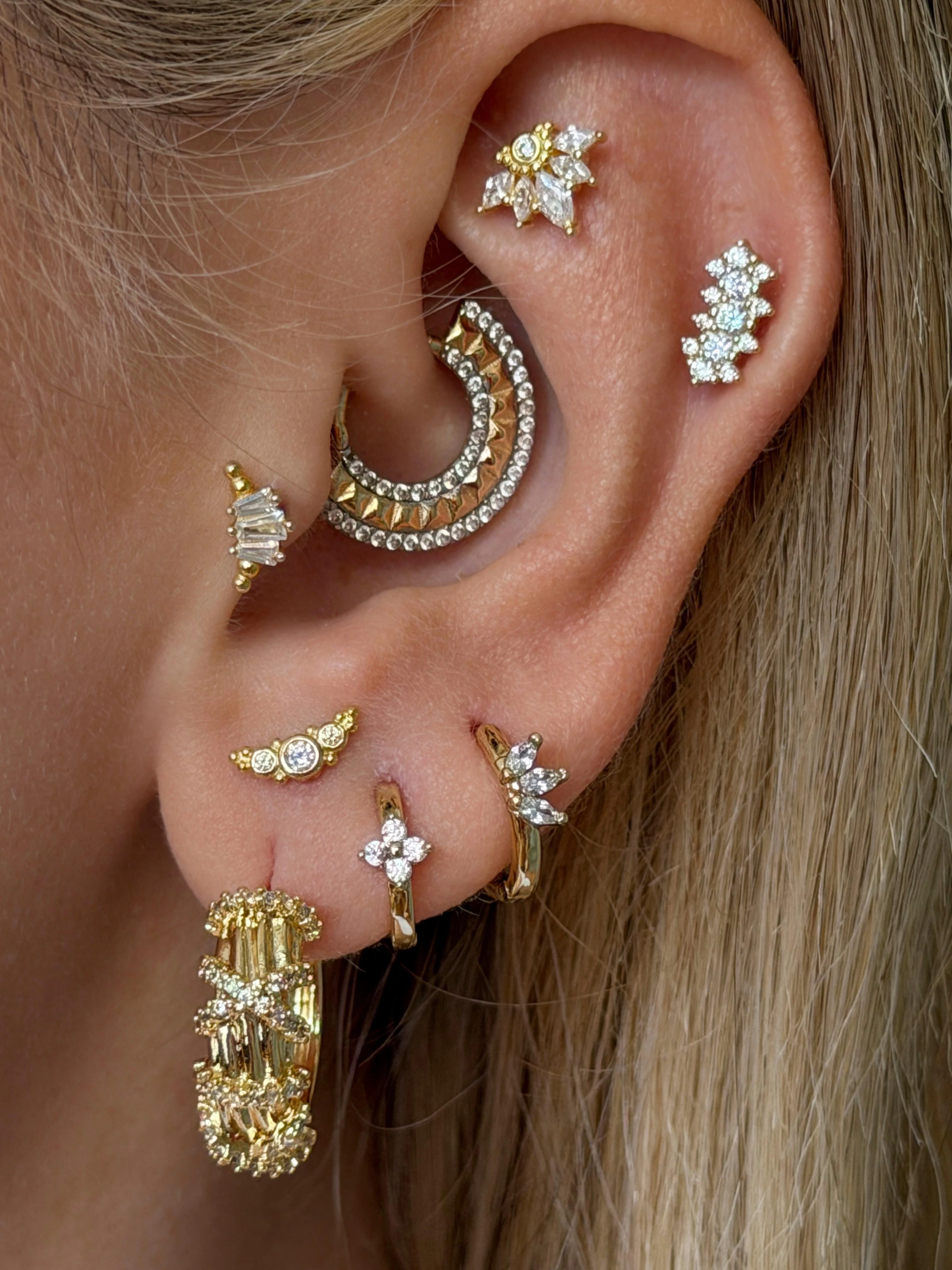 Gold Rengi Zirkon Taşlı Çarpı Detay Kadın Küpe