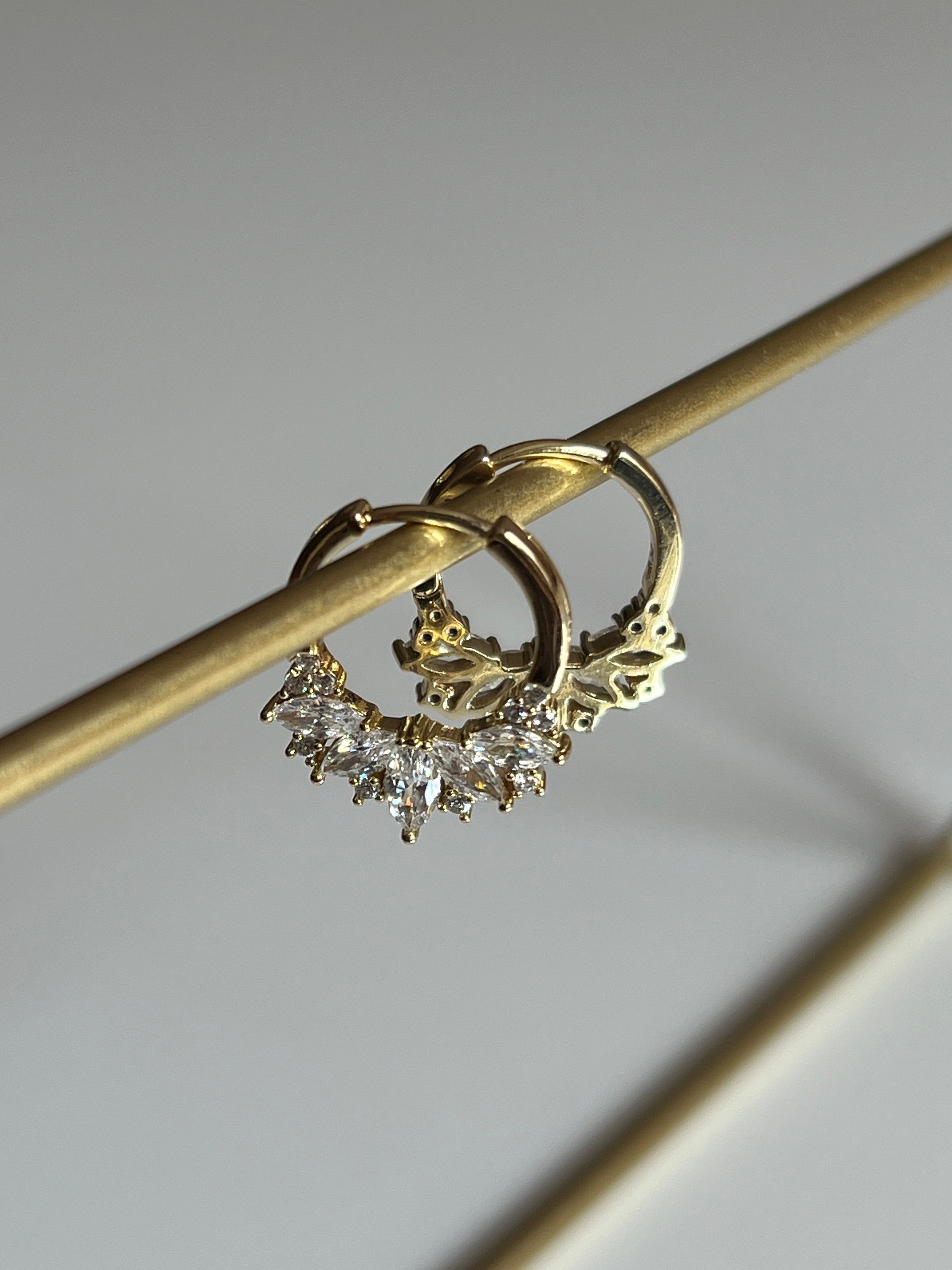 Gold Rengi Damla Zirkon Taş Detaylı Xupıng Kadın Küpe