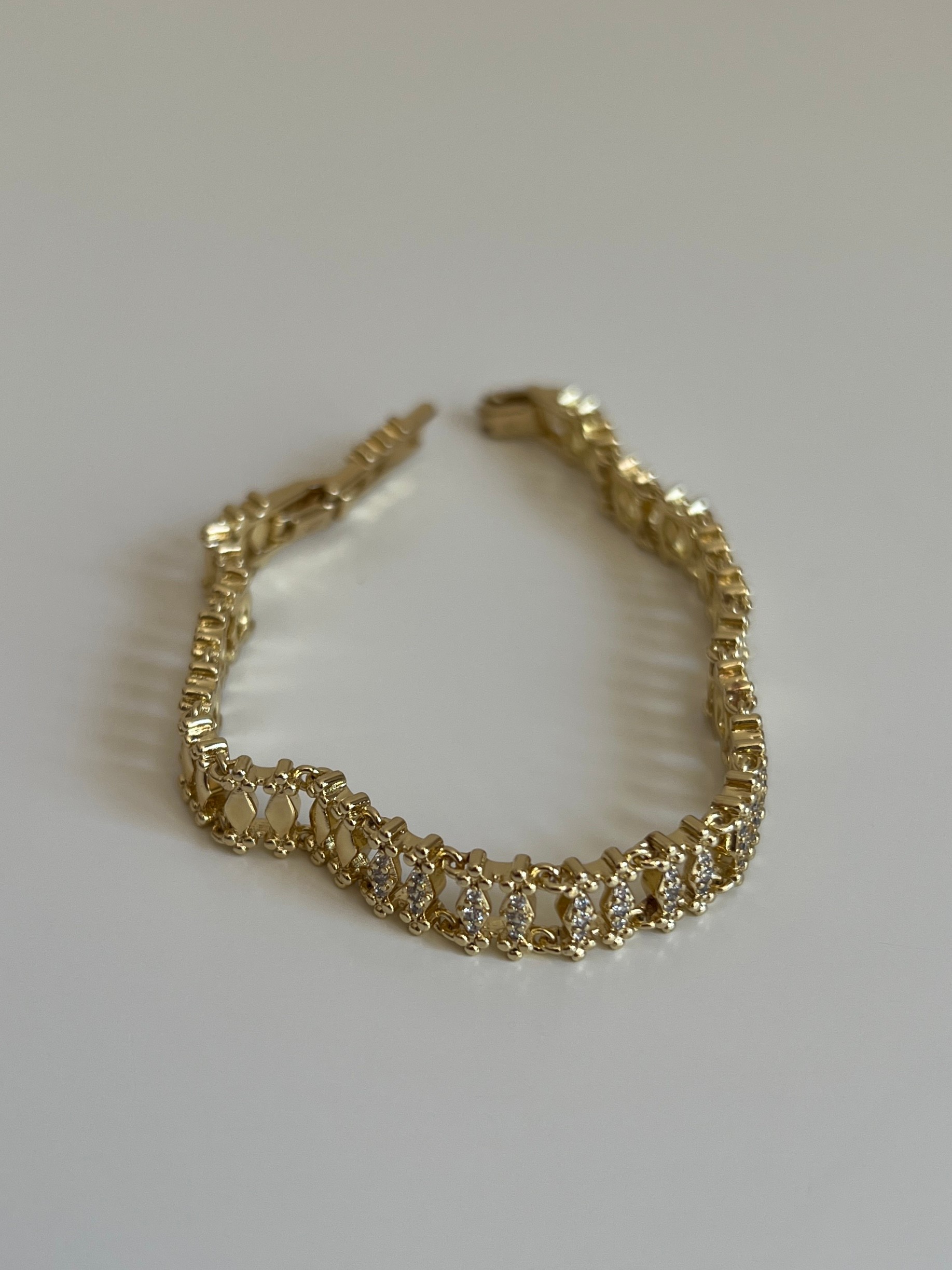 Gold Rengi Zirkon Taşlı Xupıng Kadın Bileklik