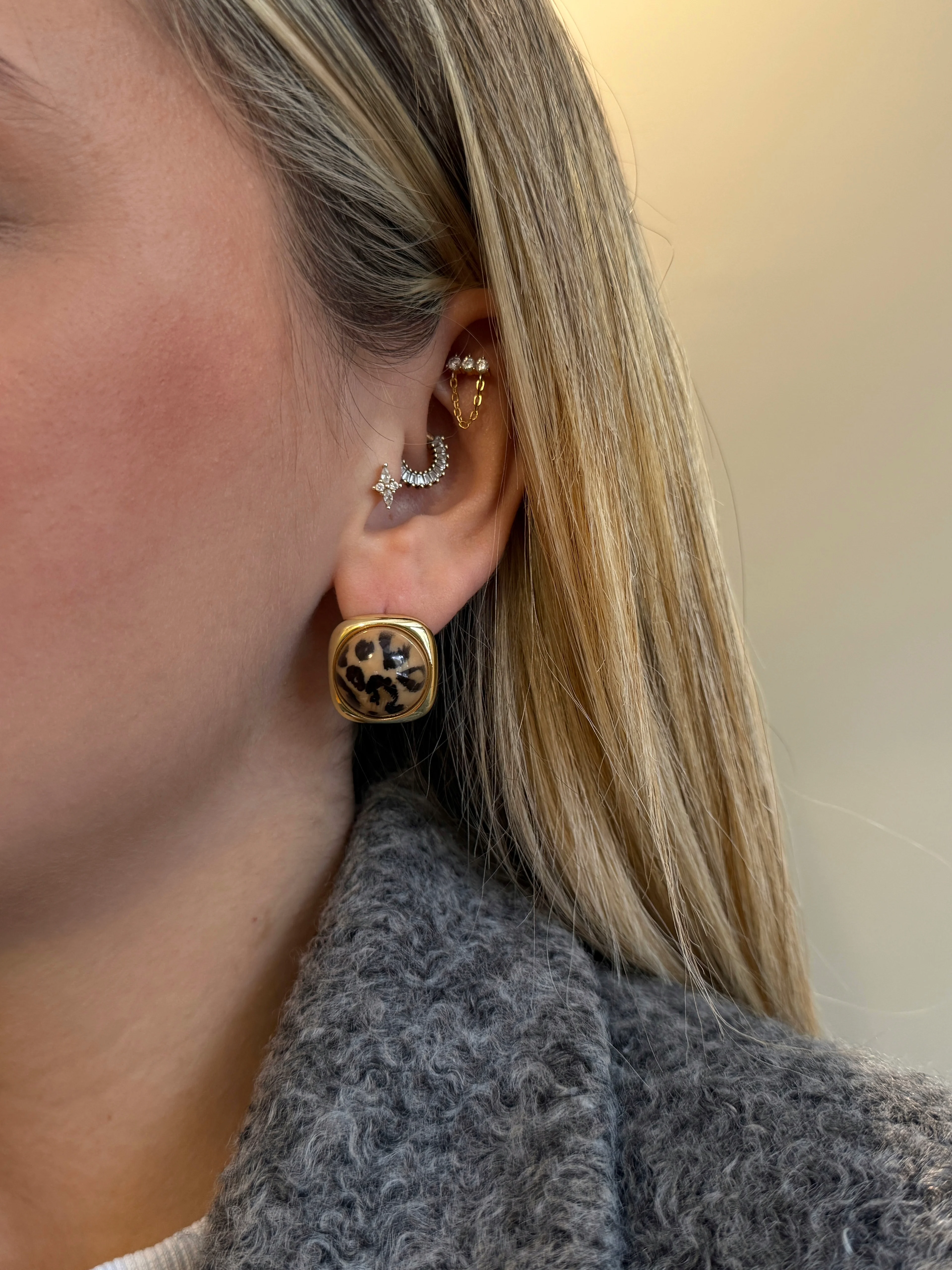 Gold Rengi Leopar Desenli Kadın Küpe