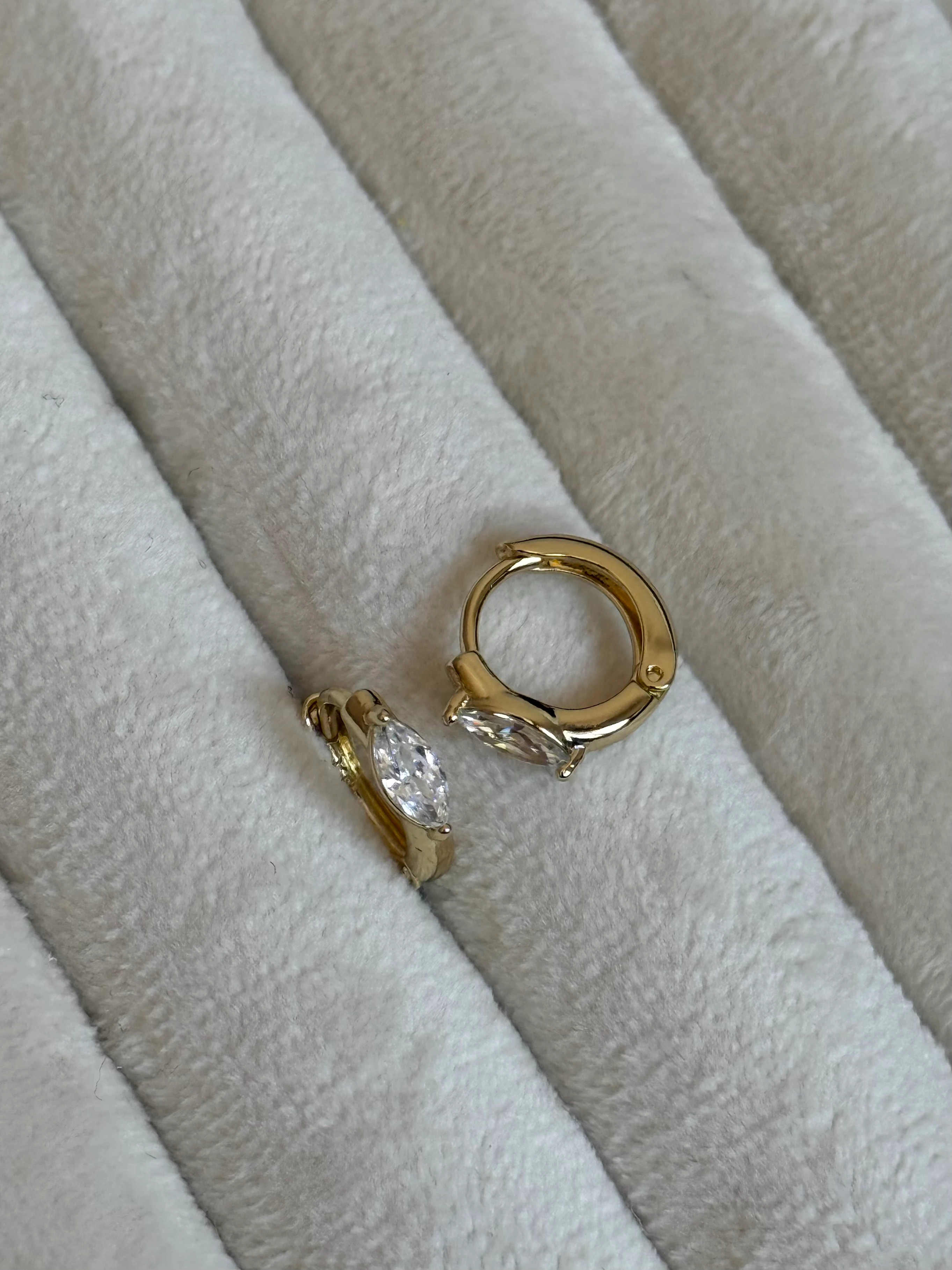 Gold Rengi Damla Taş Xupıng Kadın Küpe