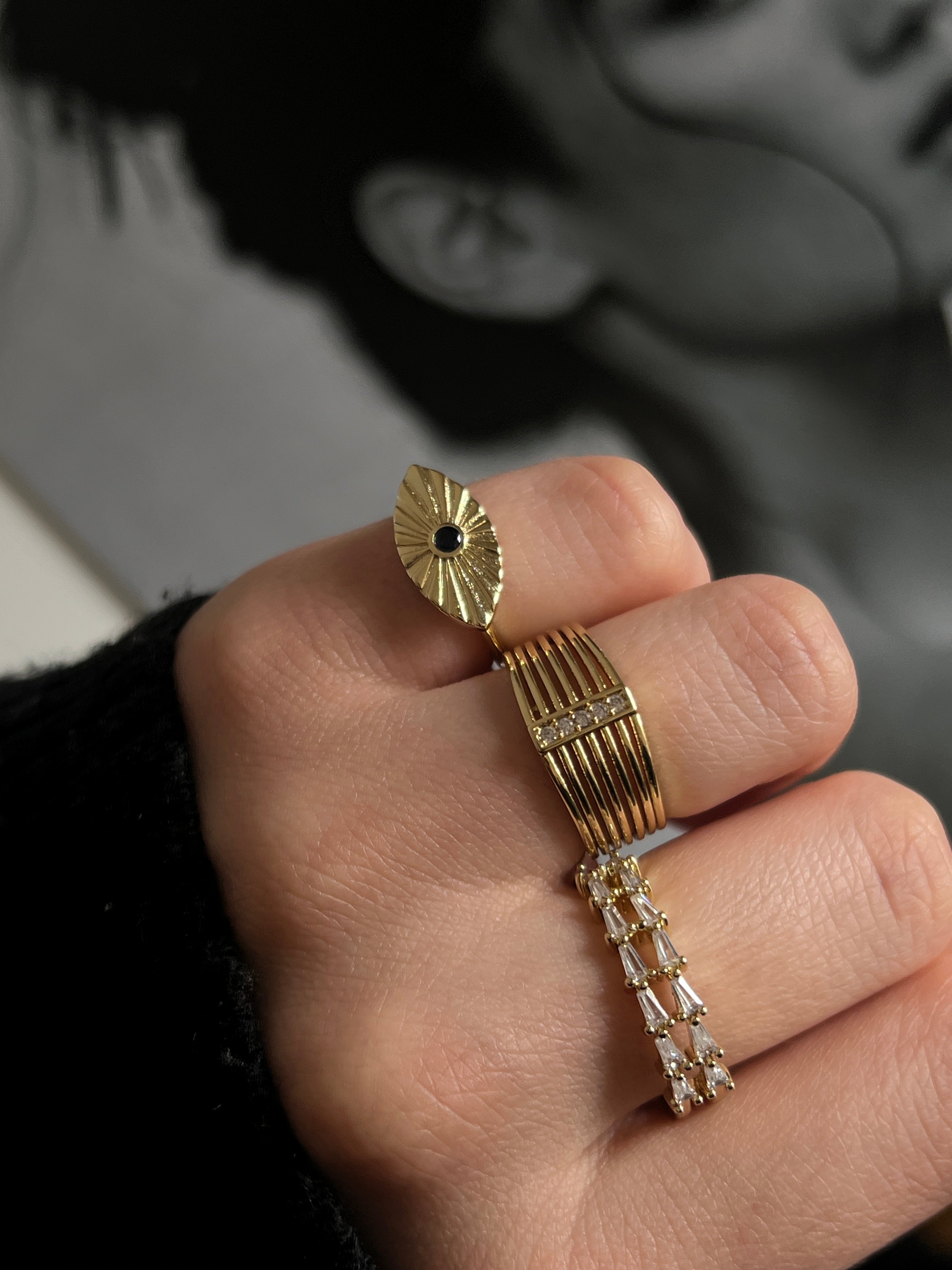 Gold Rengi Zirkon Taş Detaylı Oval Model Kadın Serçe Parmak Yüzük