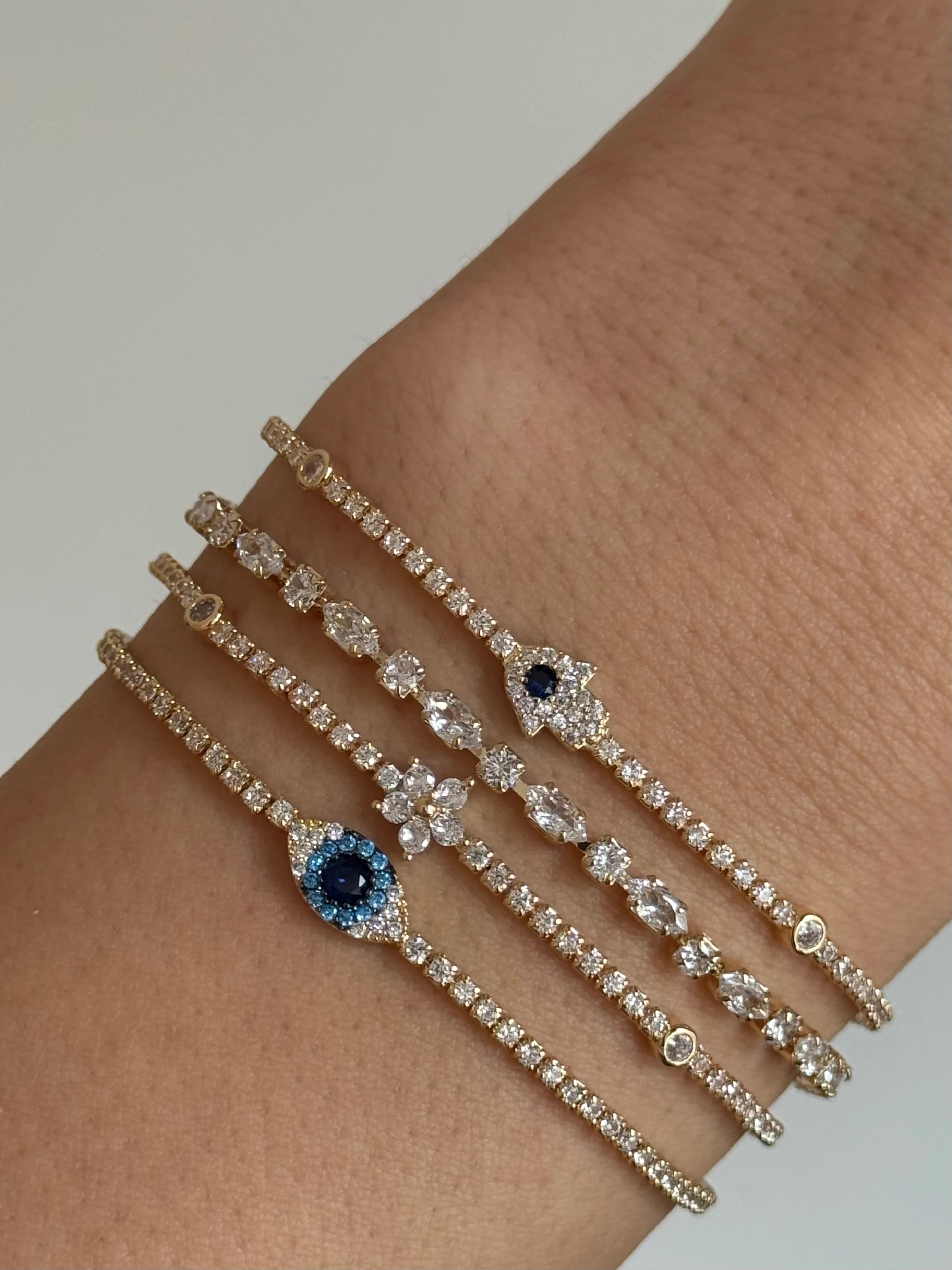 Taş Detaylı Çiçek Model Su Yolu Kadın Bileklik