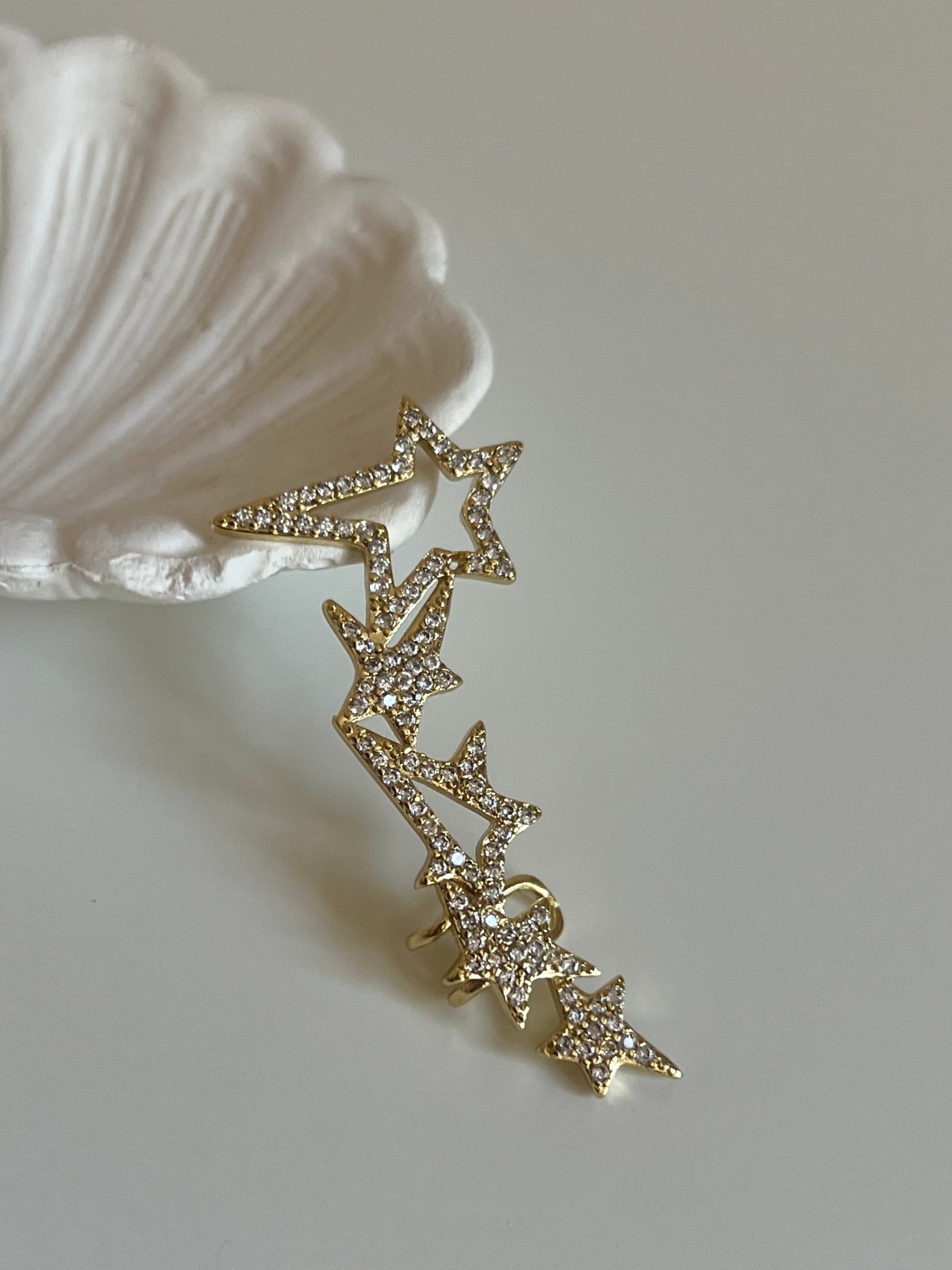 Gold Rengi Sıralı Yıldız Model Kadın Kıkırdak Küpe
