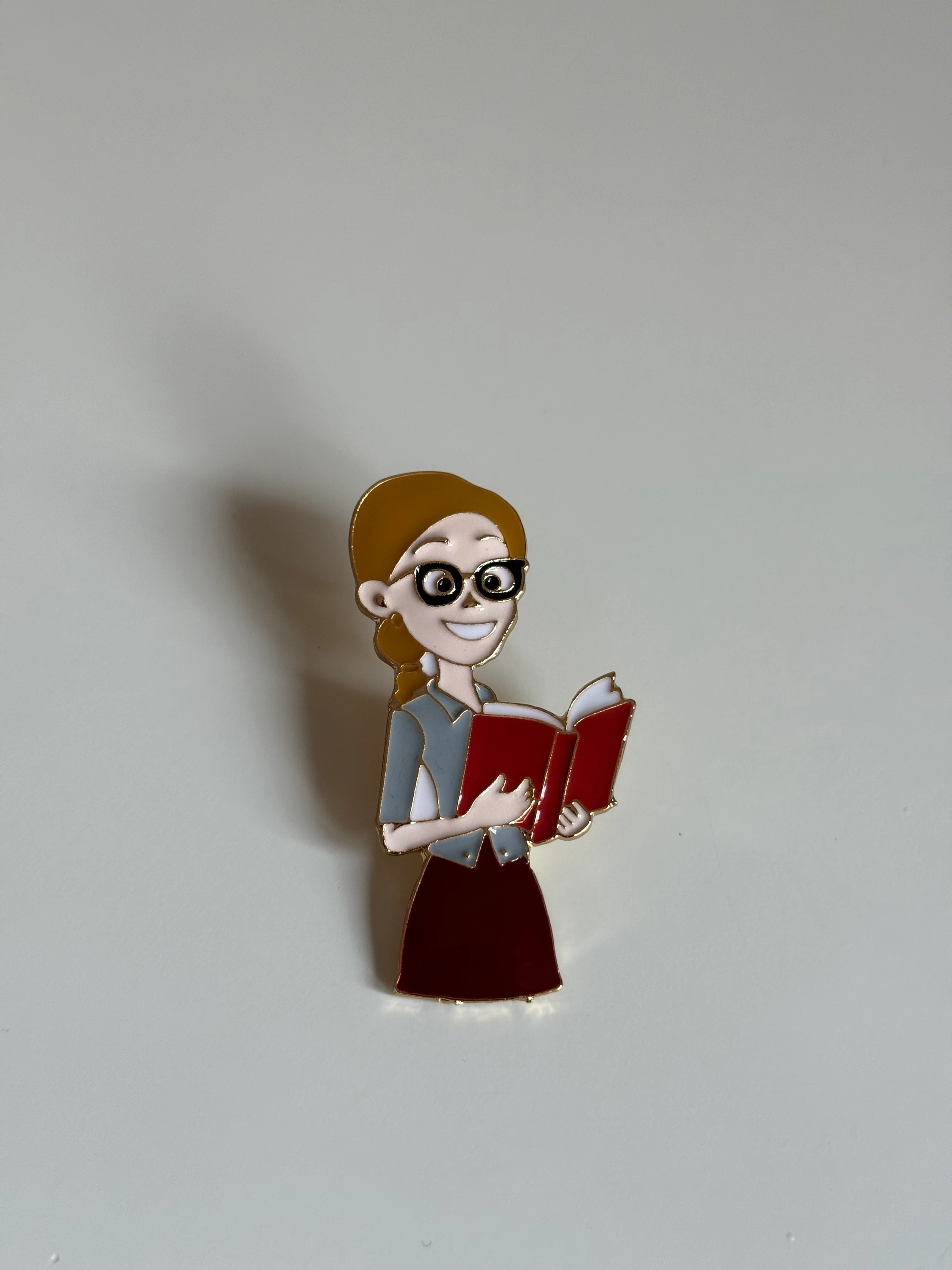 Sarı Saçlı Kadın Figür Broş