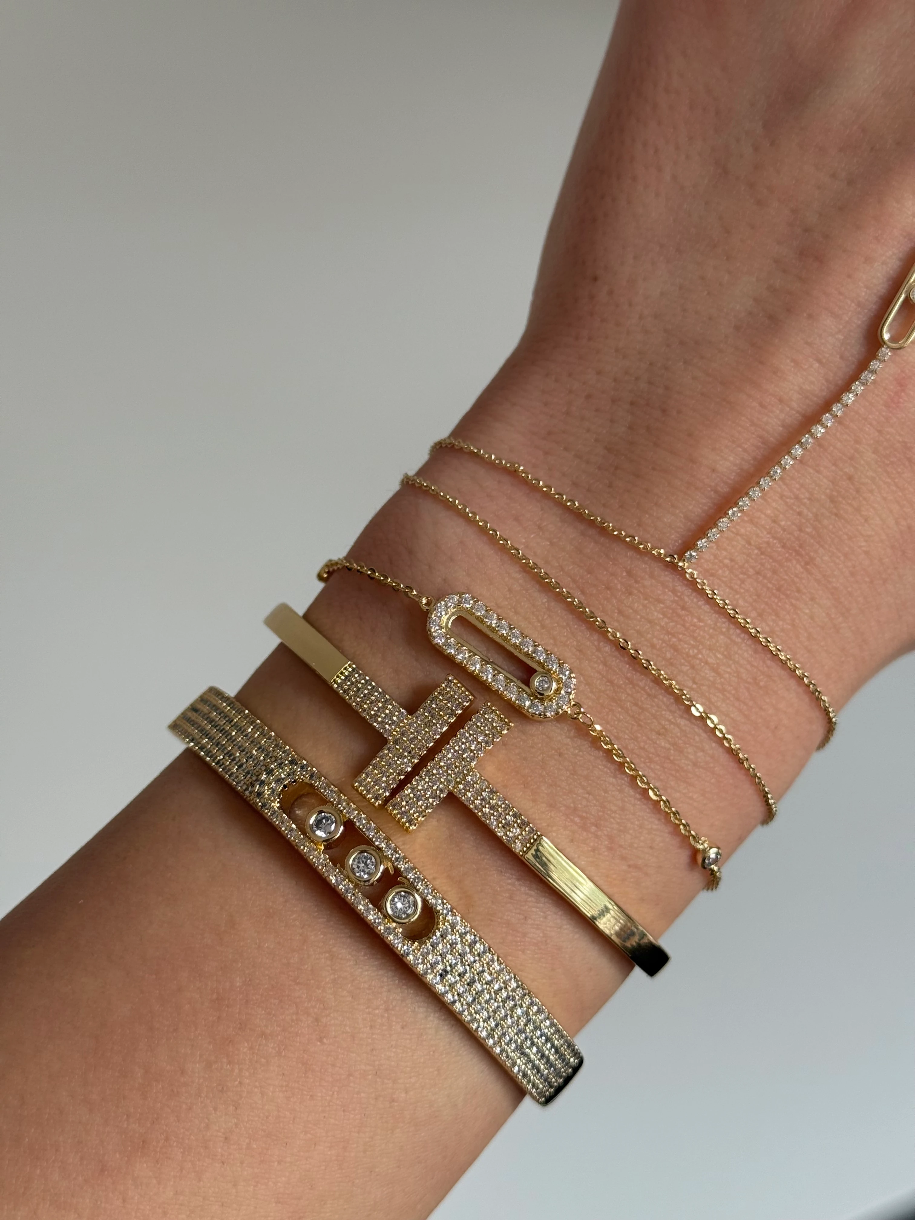 Zirkon Taş Detaylı Kadın Kelepçe Bileklik