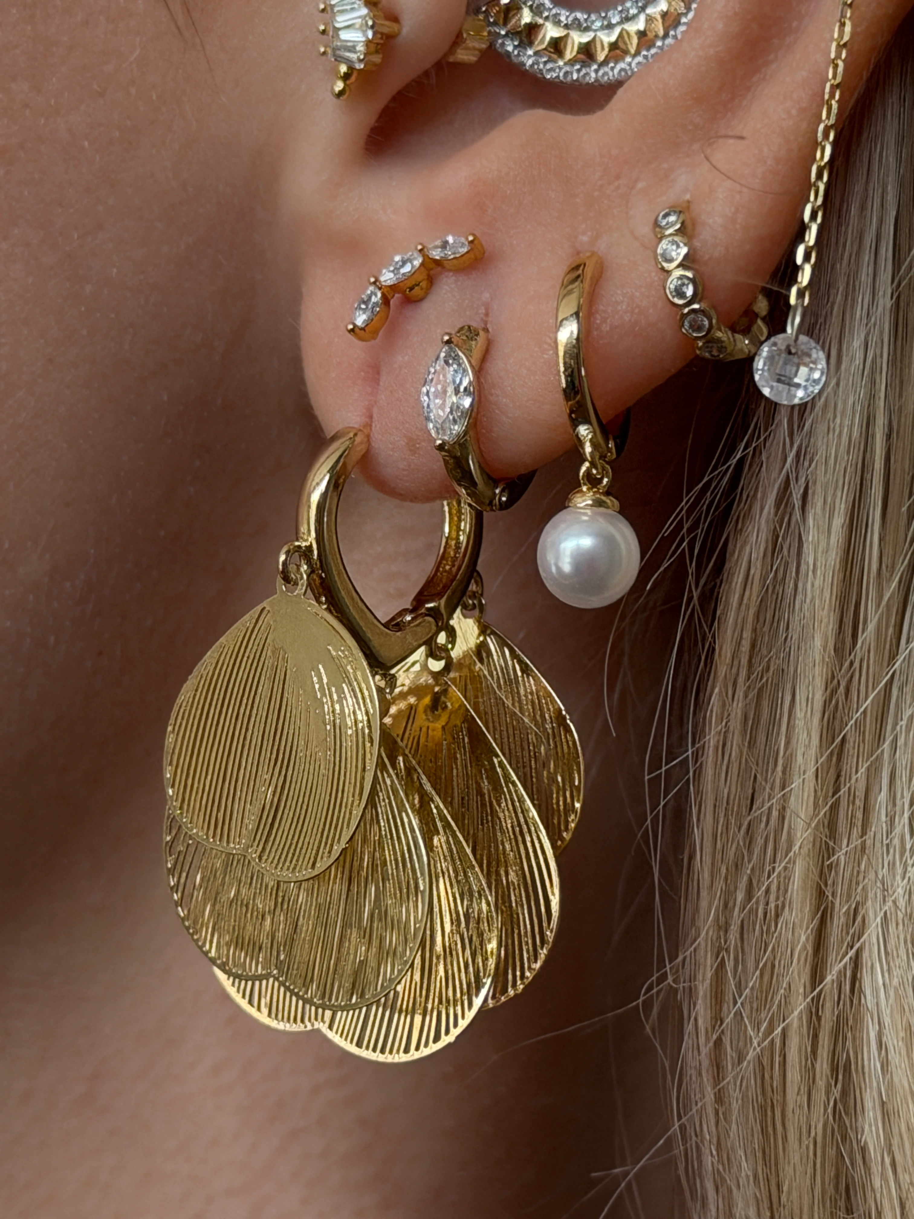 Çoklu Yaprak Sallantılı Kadın Küpe