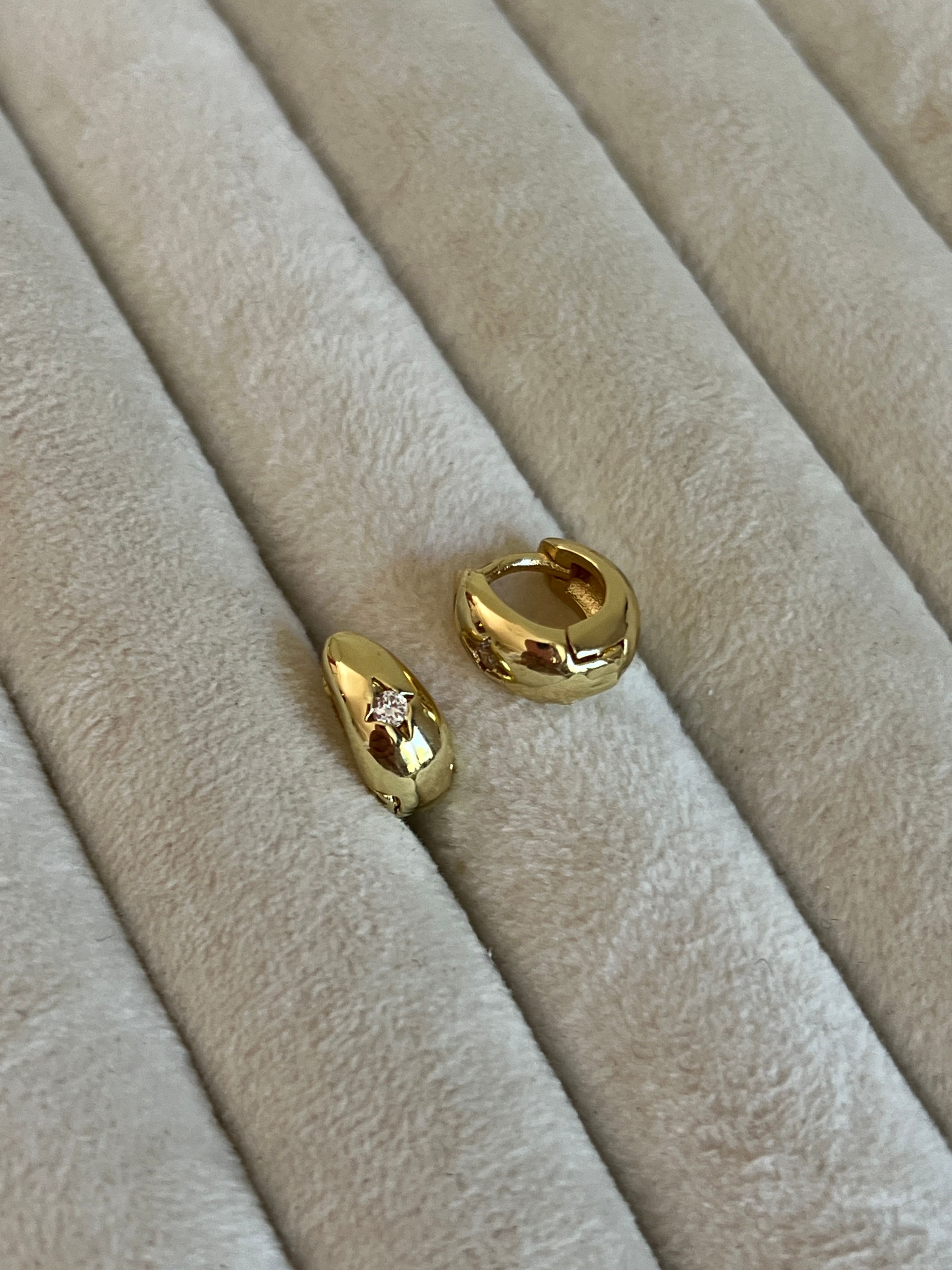 Gold Rengi Zirkon Taş Detaylı Kadın Minimal Halka Küpe