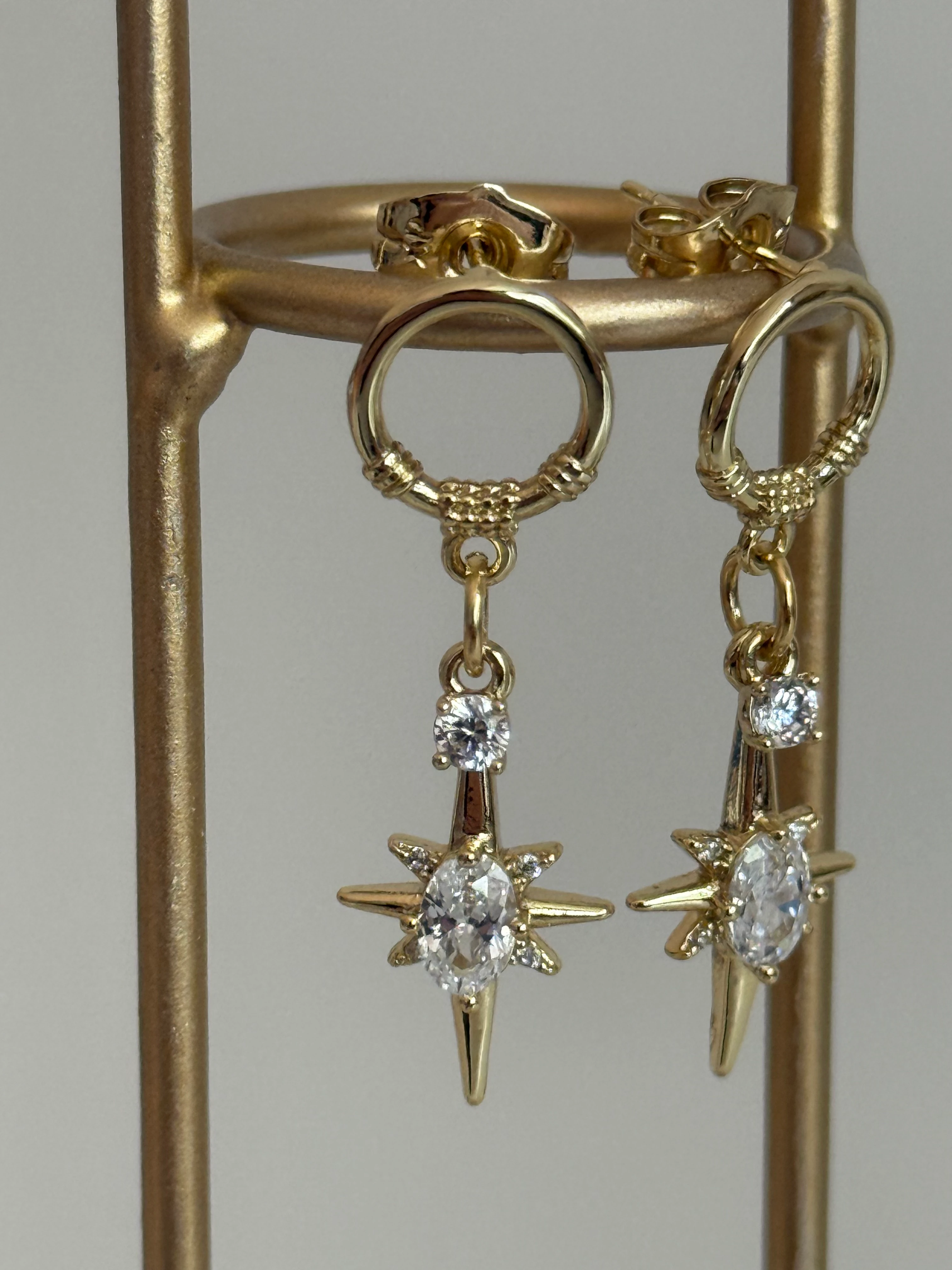 Gold Rengi Damla Taş Detaylı Kutup Yıldızı Sallantılı Xupıng Kadın Küpe