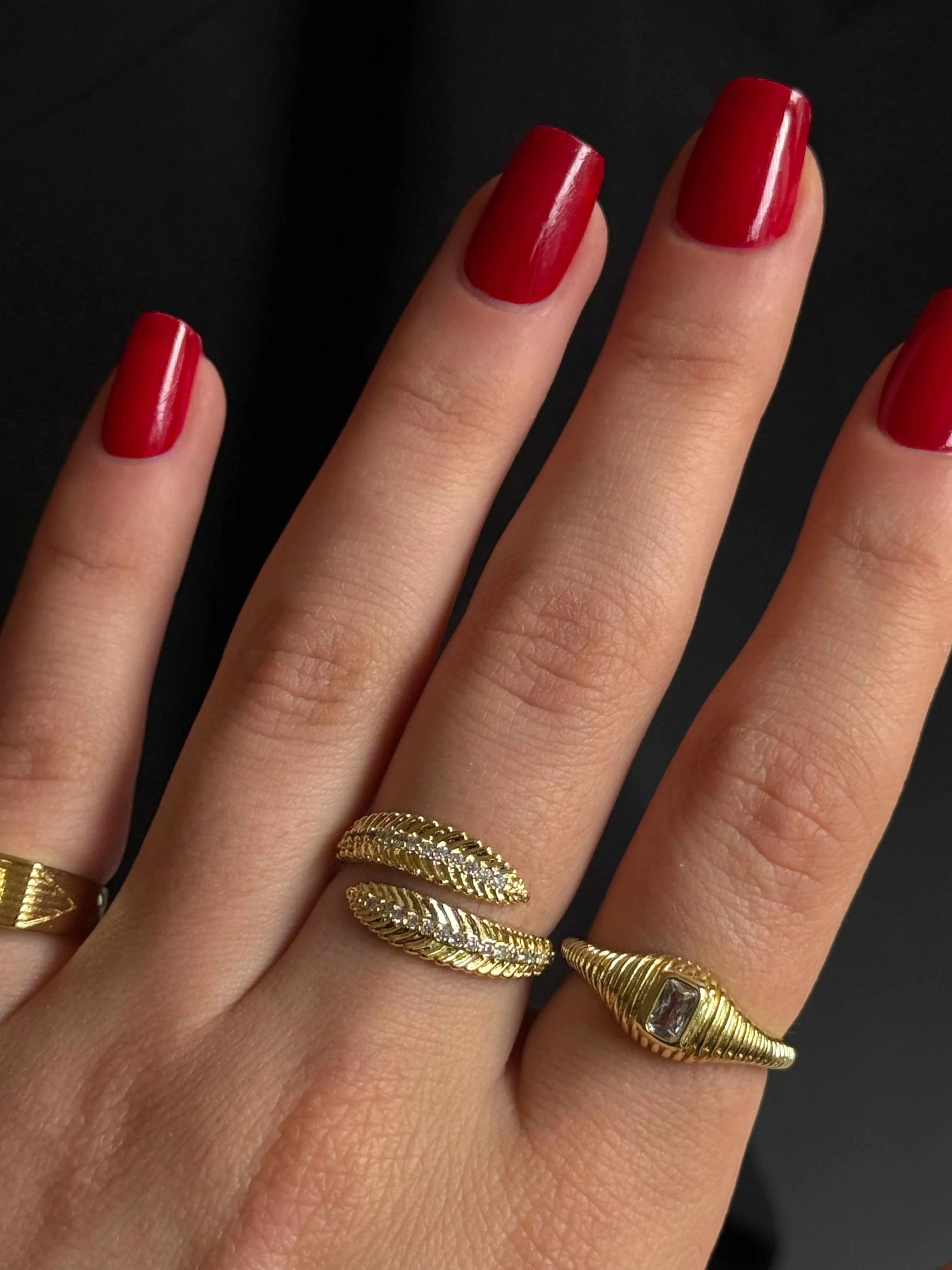 Gold Rengi Yaprak Model Kadın Yüzük