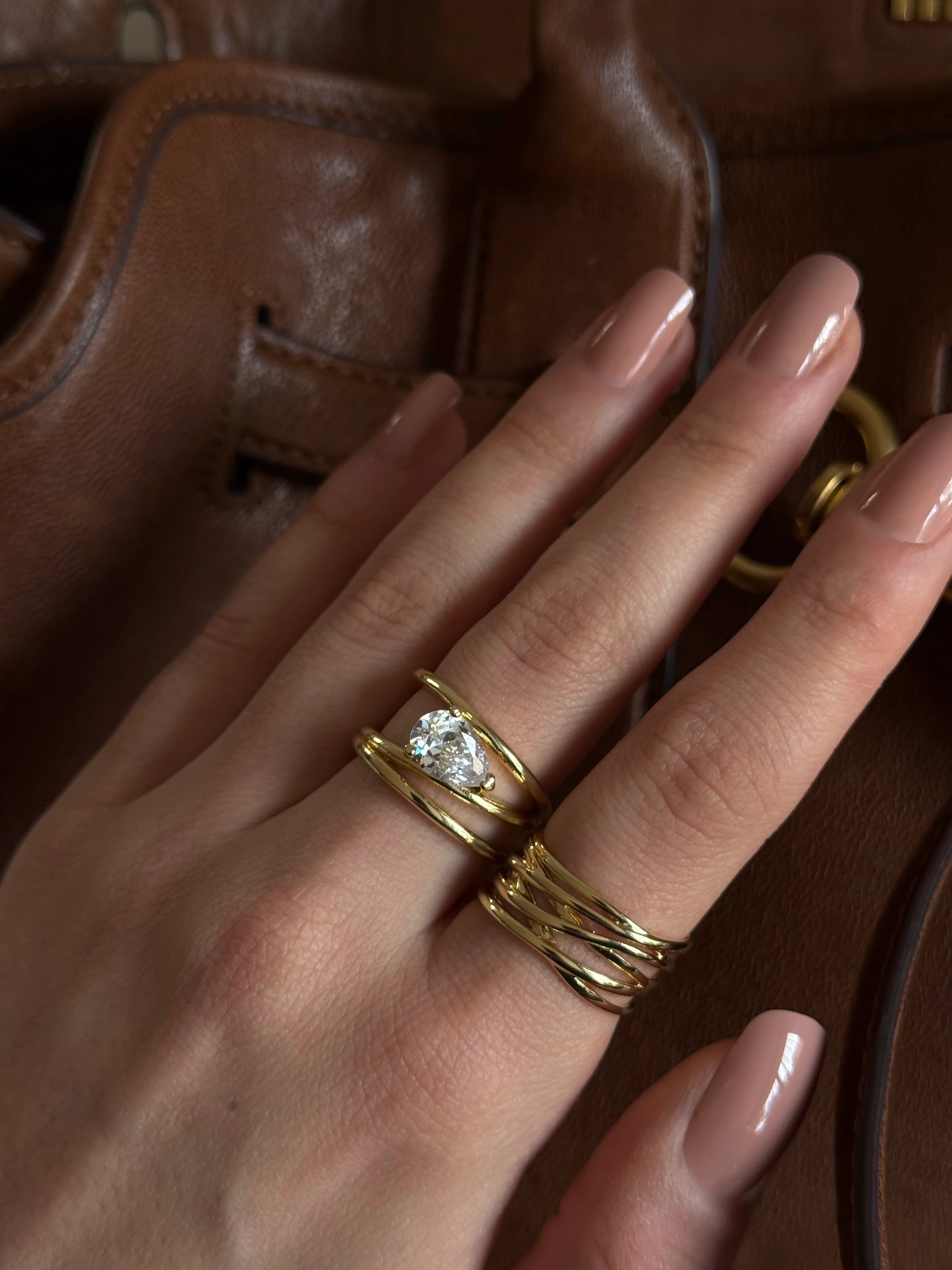 Gold Rengi Tek Taş Model Çapraz Üç Sıra Kadın Yüzük