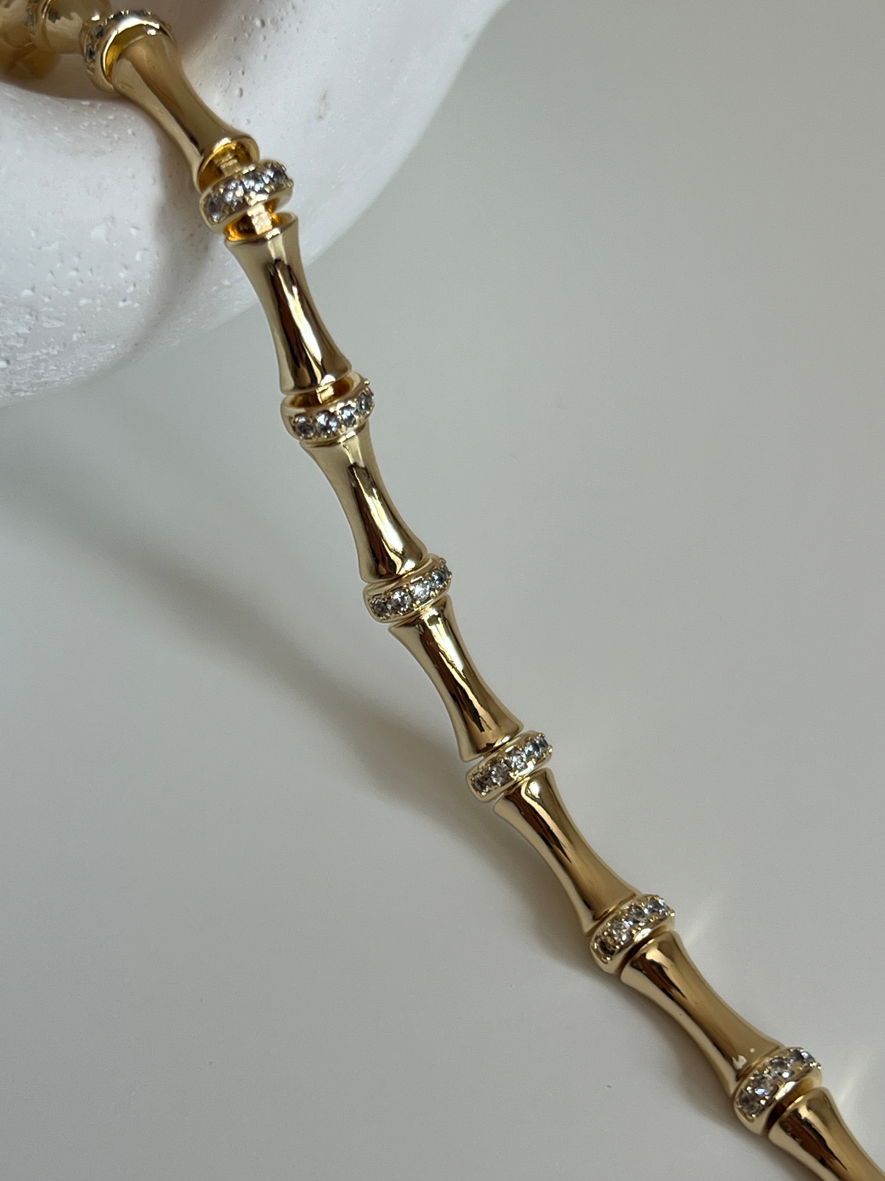 Gold Rengi Zirkon Taş Detaylı Şerit Model Kadın Bileklik