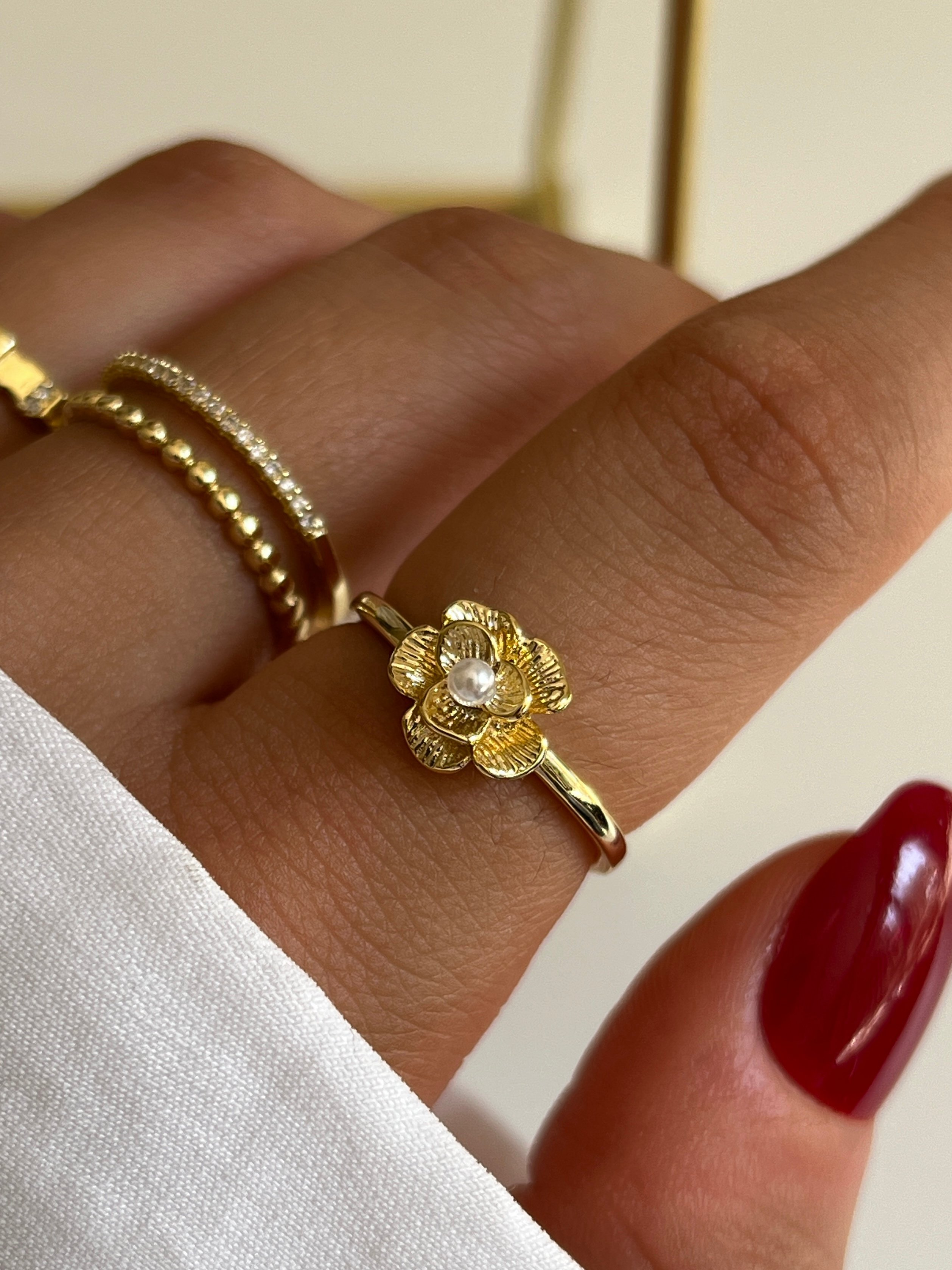 Gold Rengi İnci Detaylı Çiçek Model Kadın Yüzük