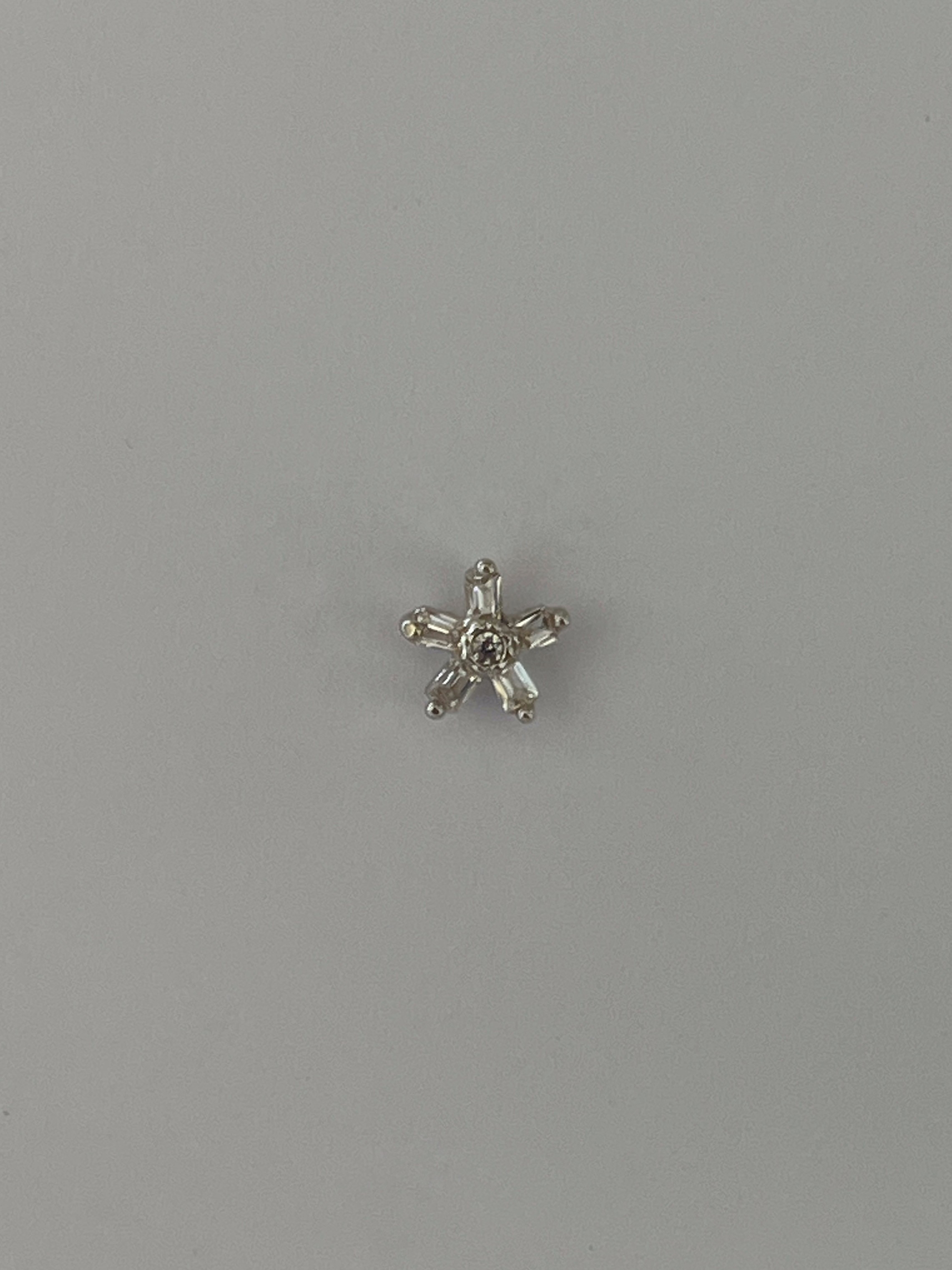 Baget Taşlı Çiçek Figürlü Kadın Piercing