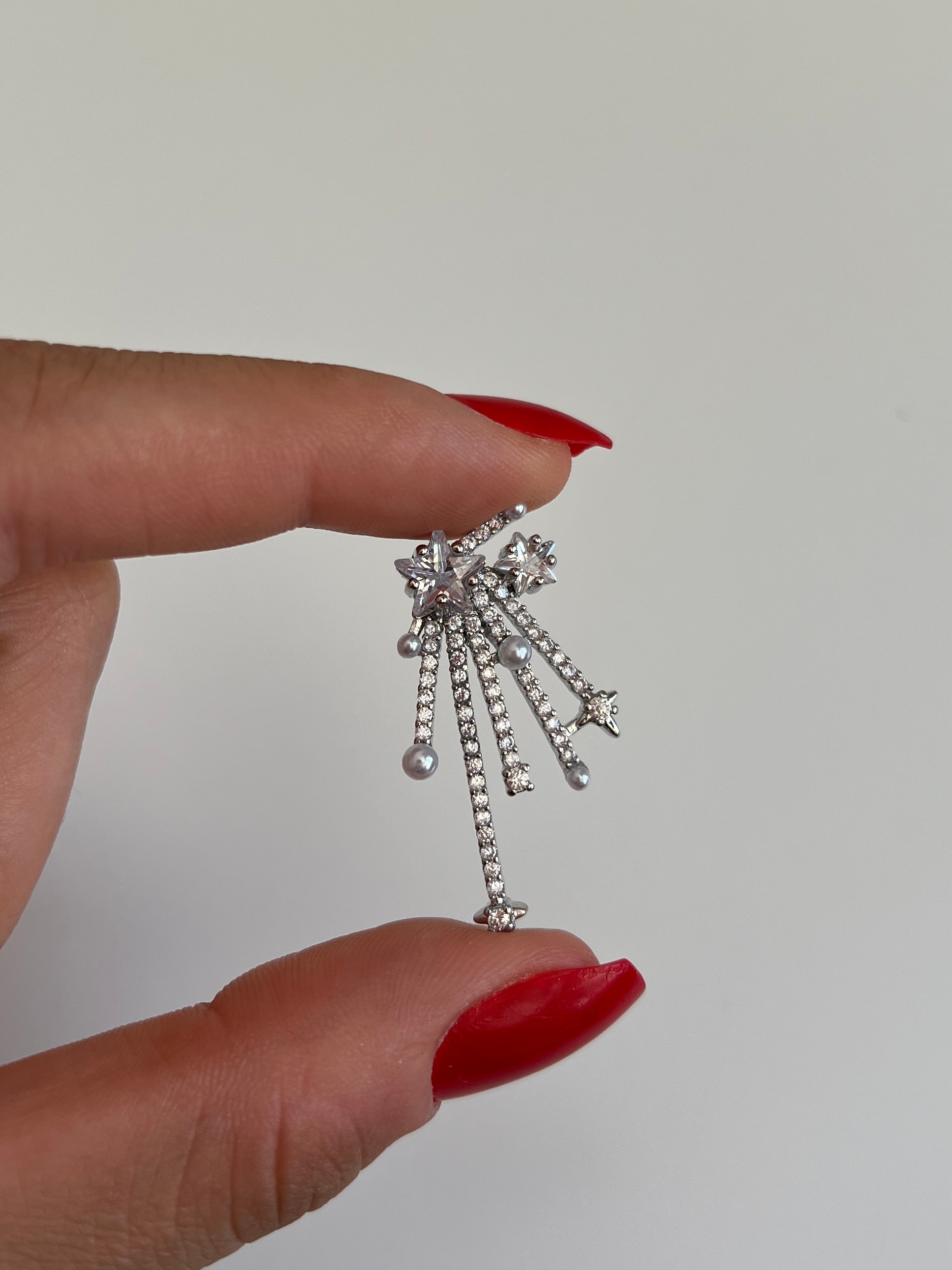Gümüş Rengi Zirkon Taşlı Yıldız Model İnci Detaylı Kadın Küpe