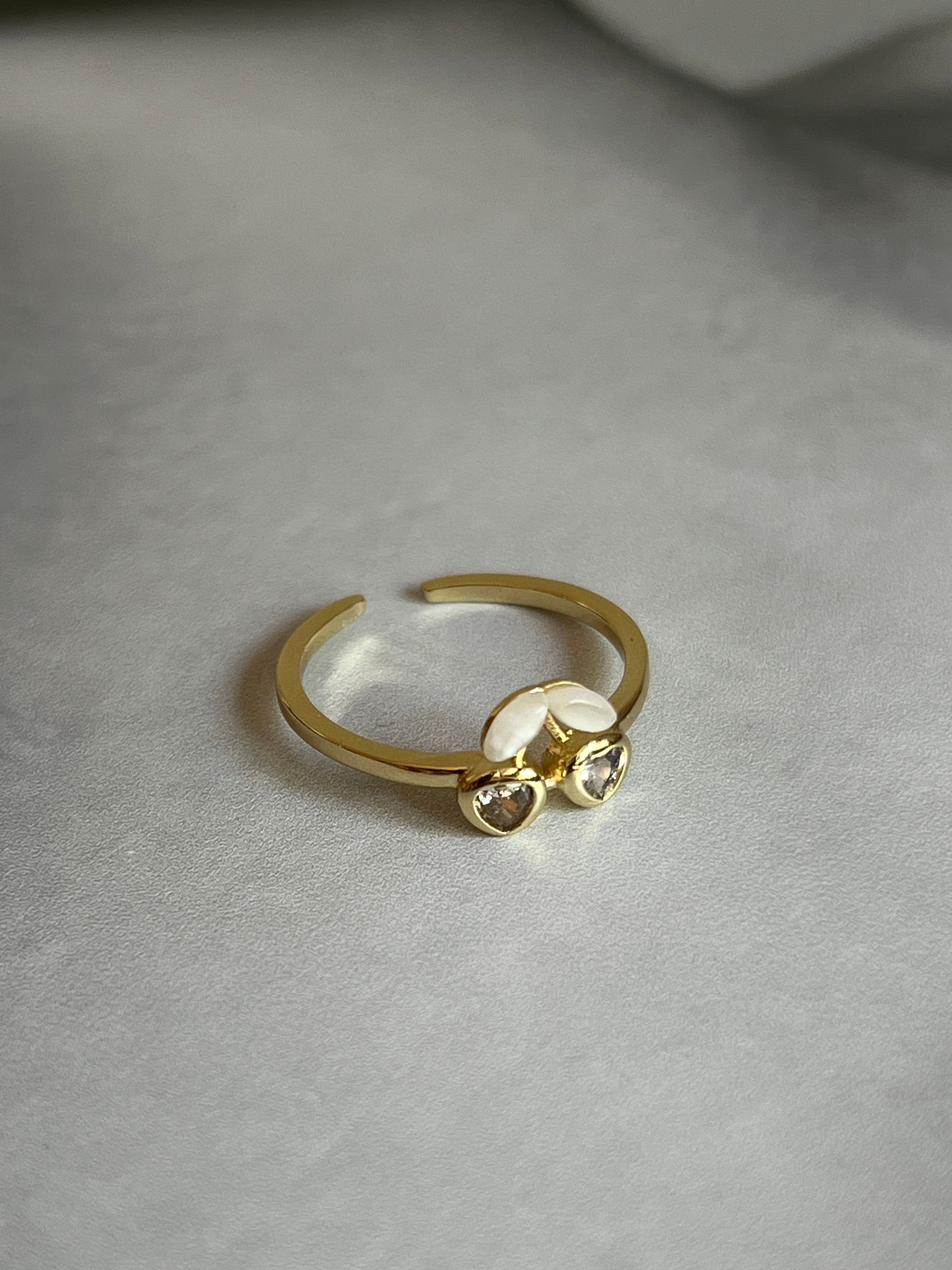 Gold Rengi Zirkon Taş Detaylı Kiraz Model Kadın Yüzük