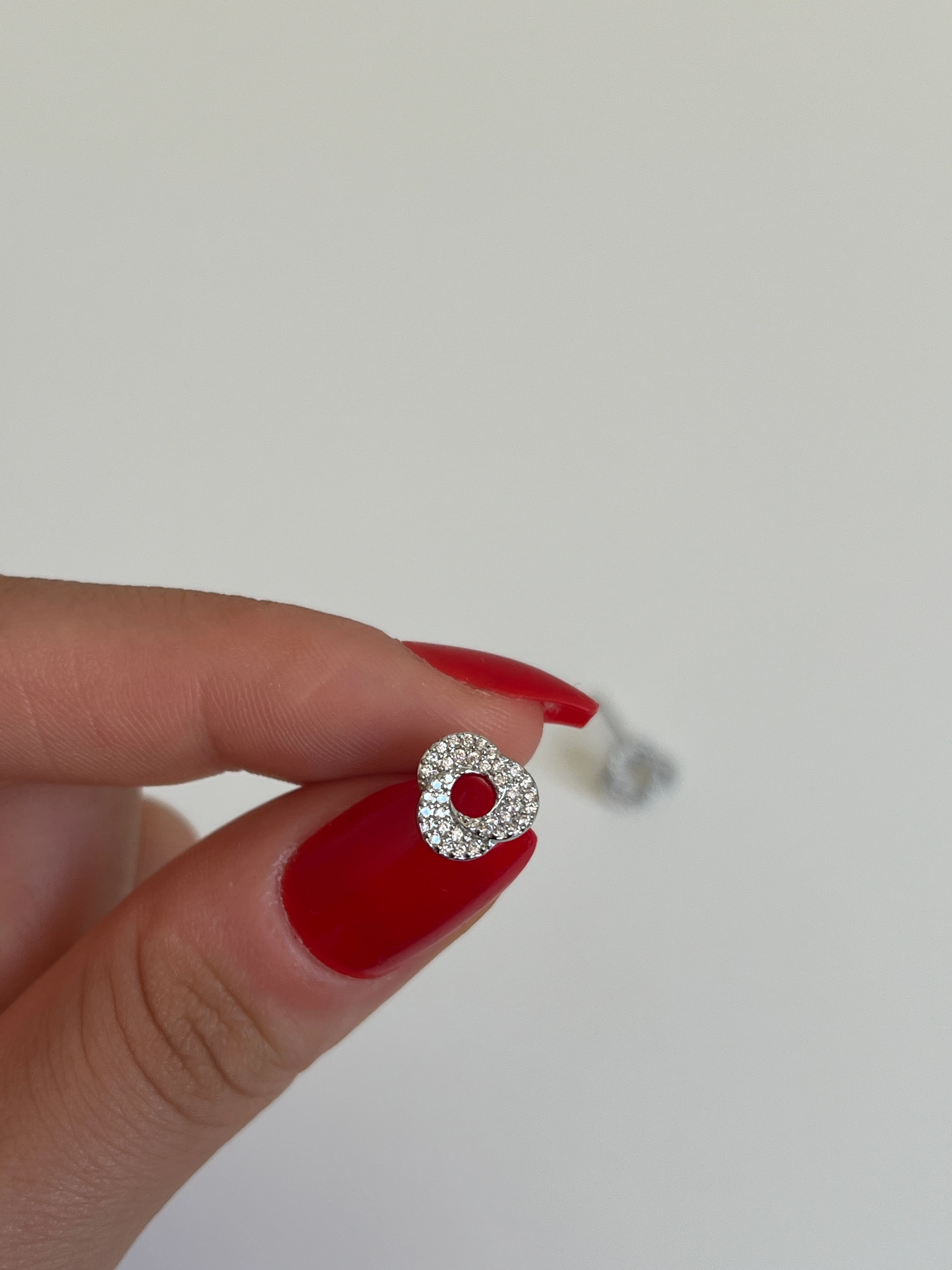 Zirkon Taşlı Sarmal Model Kadın Minimal Küpe