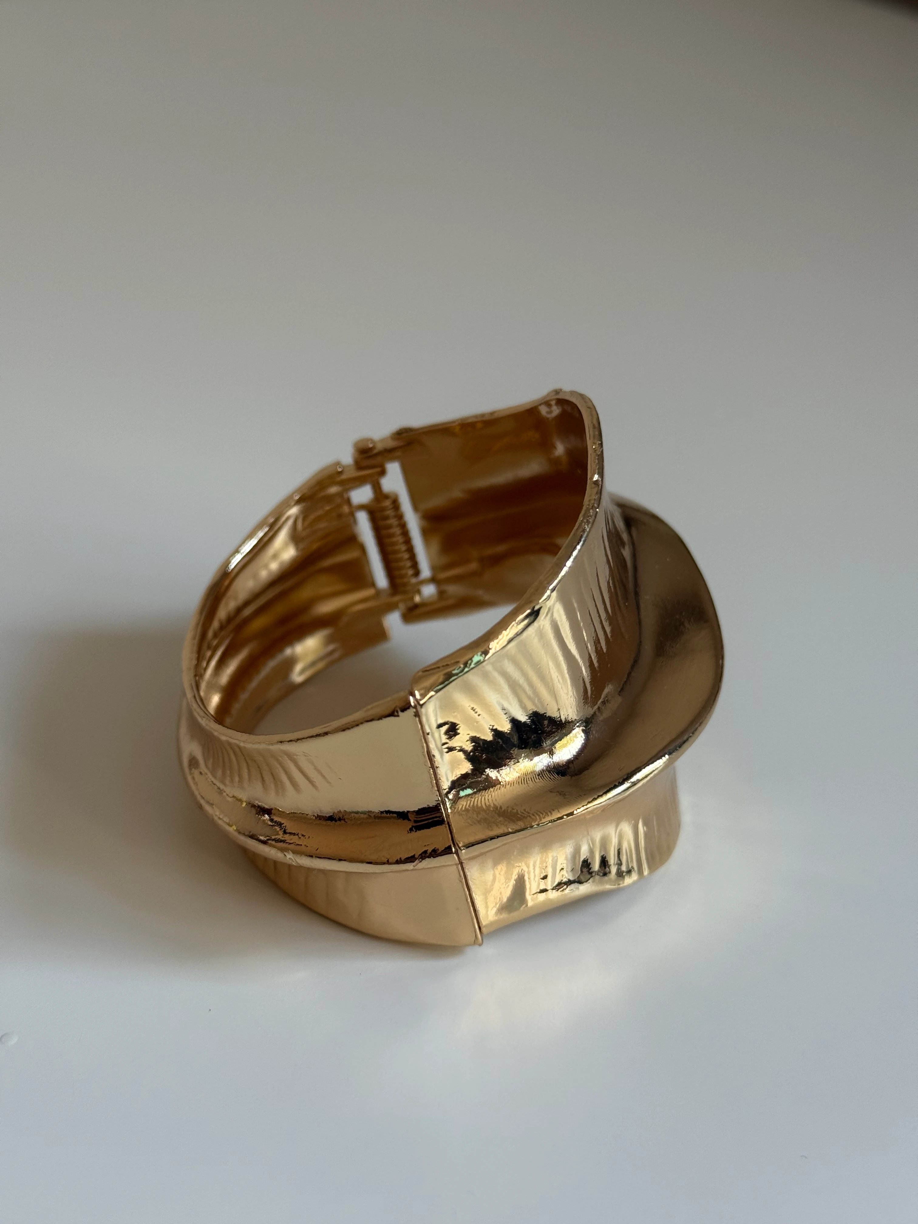 Gold Rengi Asimetrik Model Kadın Kelepçe Bileklik