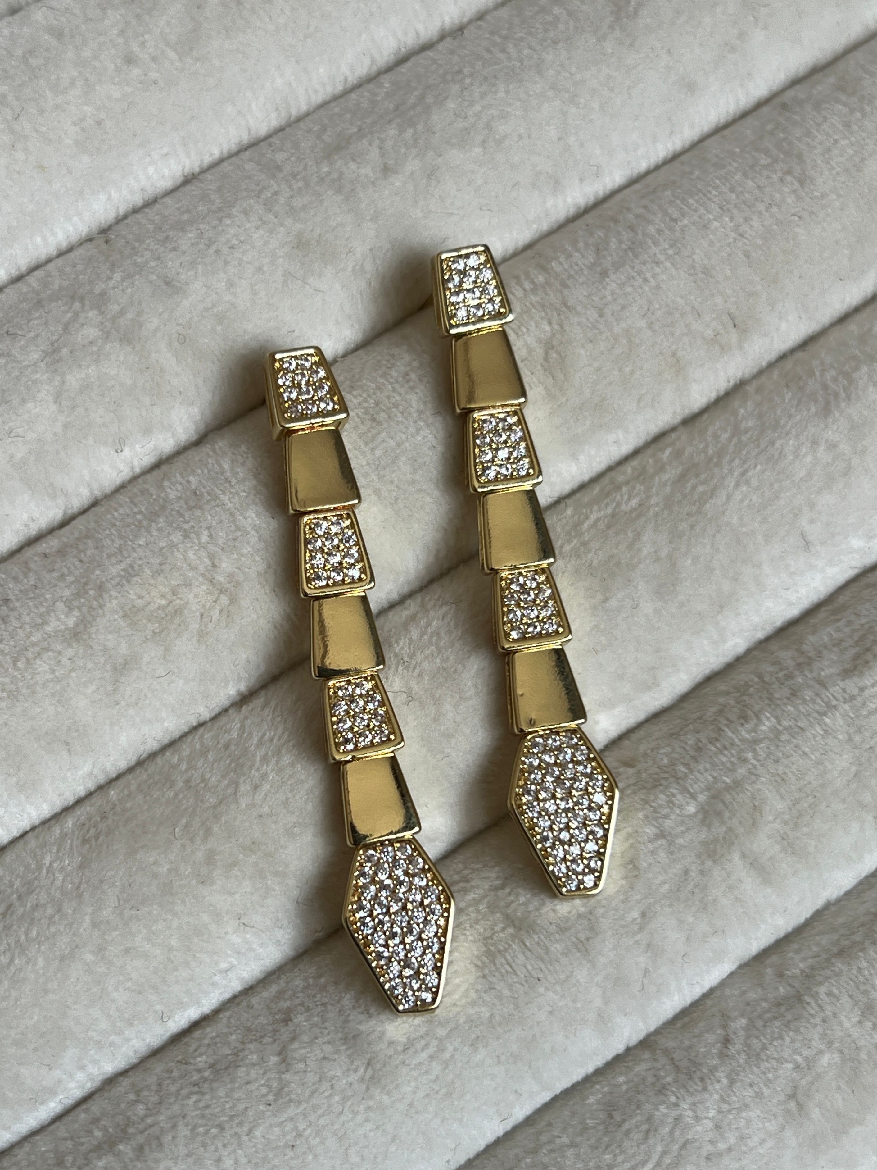 Gold Rengi Zirkon Taş Detaylı Yılan Model Kadın Küpe