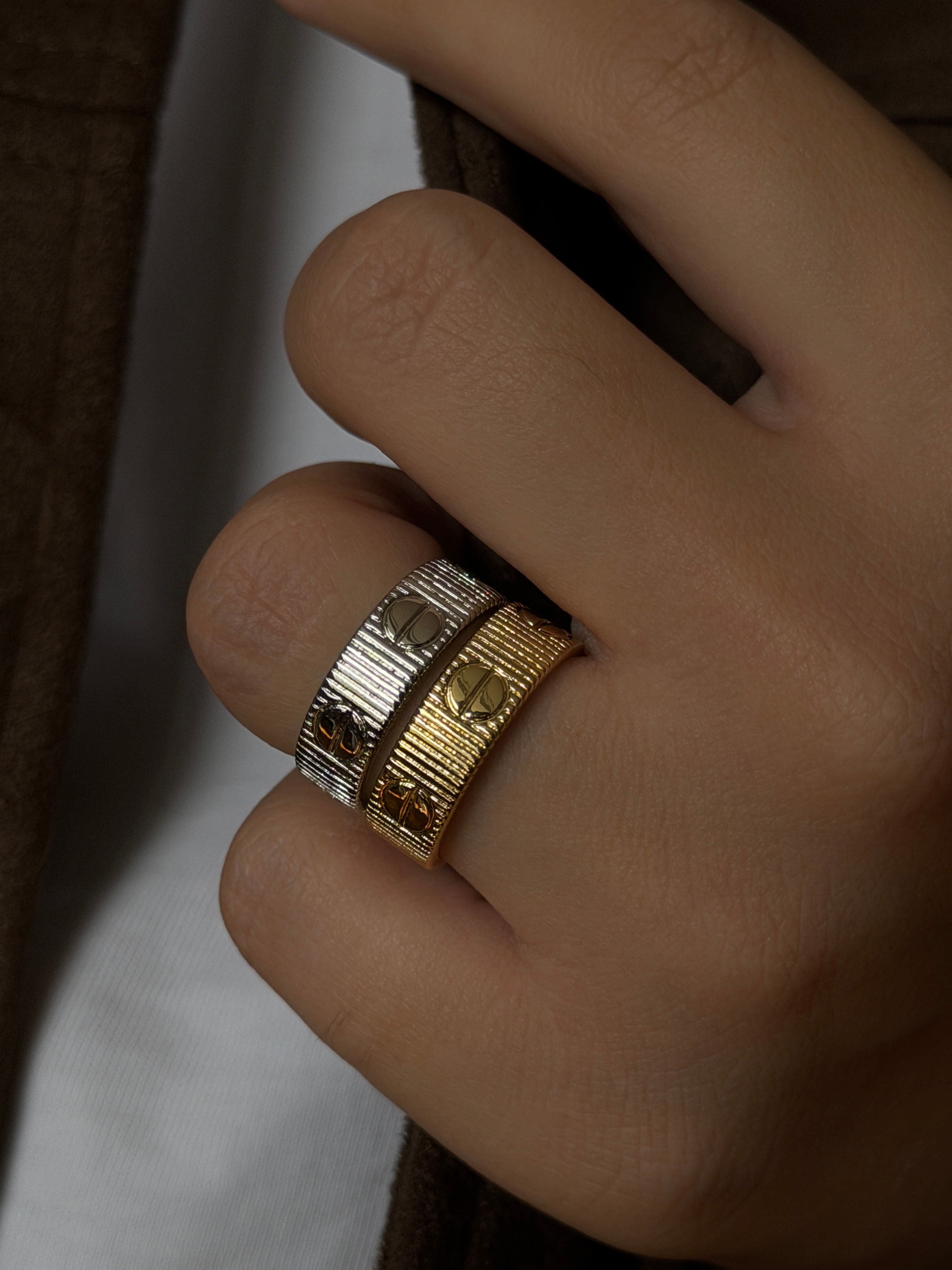 Çizgi Detaylı Kadın Yüzük