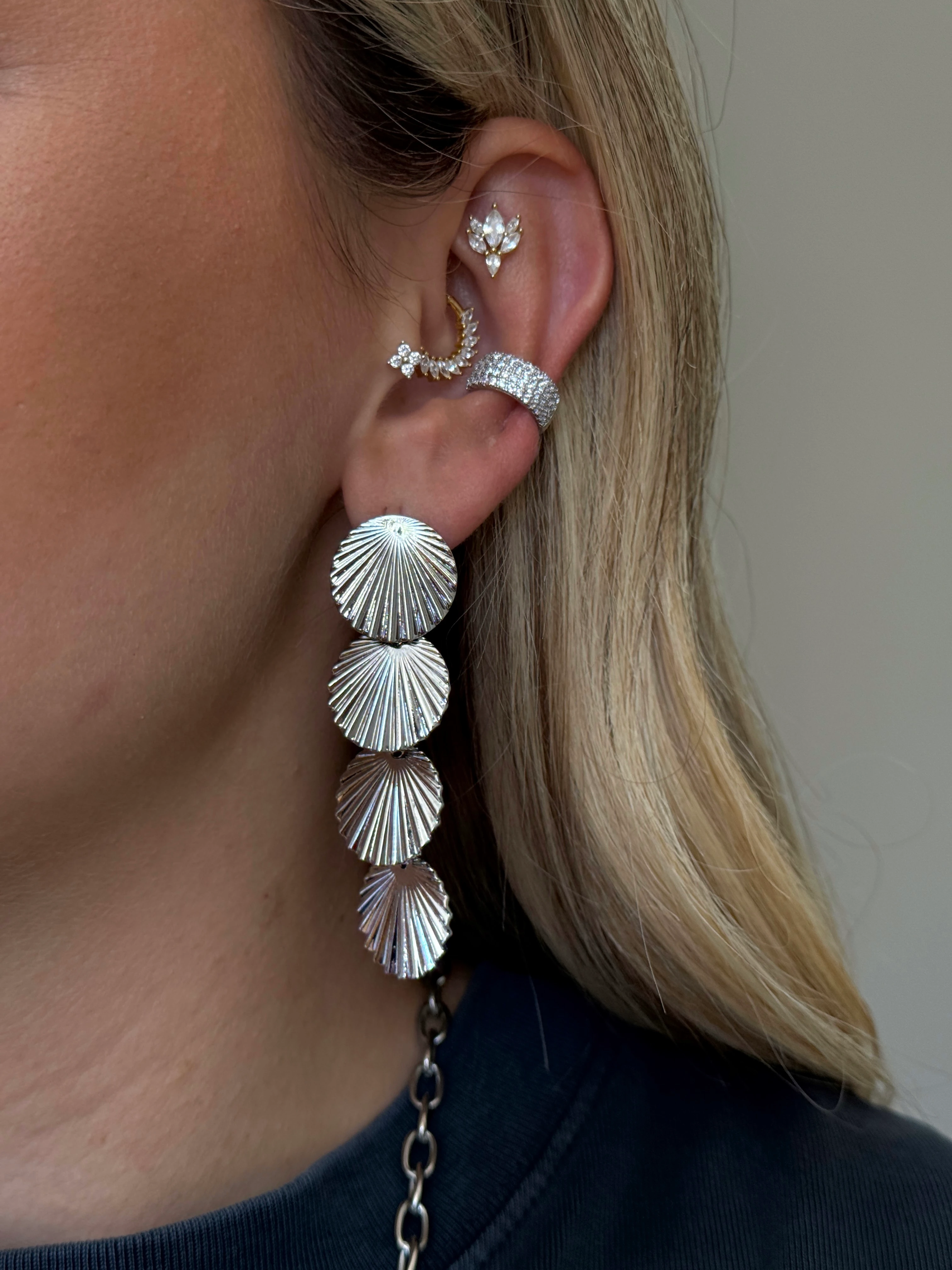 Dört Sıra Zirkon Taşlı Kadın Kıkırdak Küpe