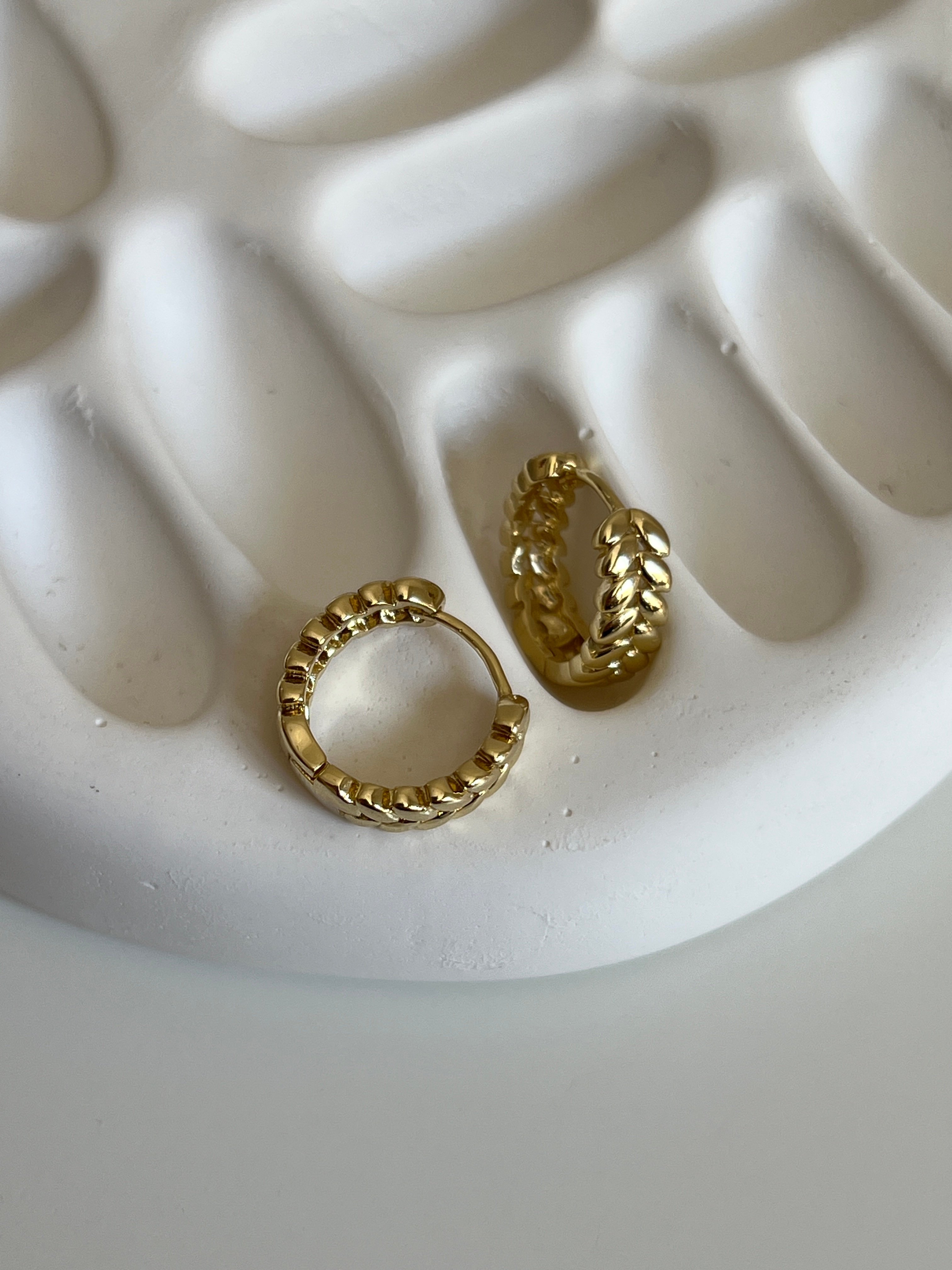 Gold Rengi Yaprak Model Xupıng Kadın Küpe