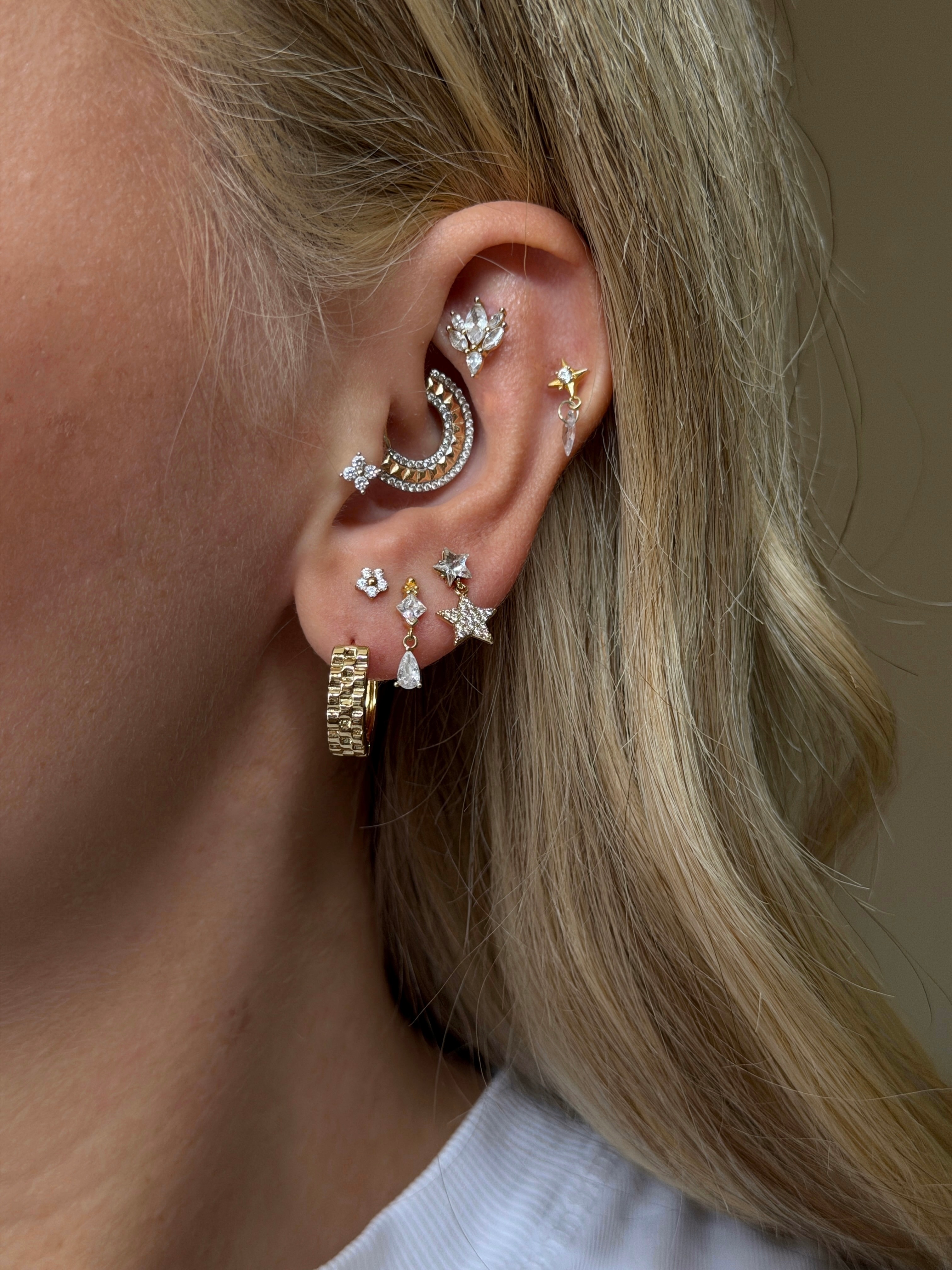 Gold Rengi Swarovski Taşlı Yıldız Sallantılı Xupıng Kadın Küpe