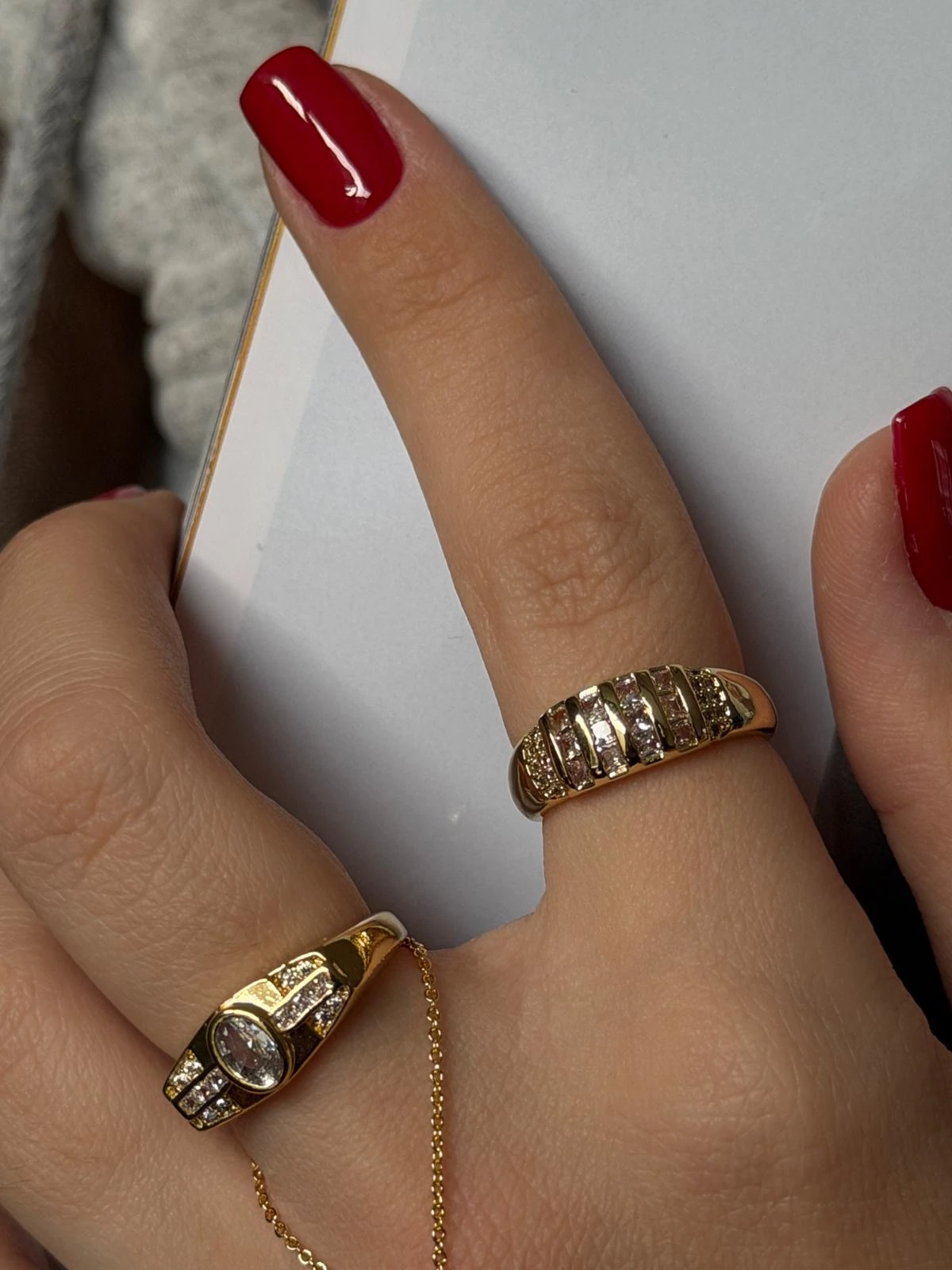 Gold Rengi Sıralı Zirkon Taşlı Kadın Yüzük